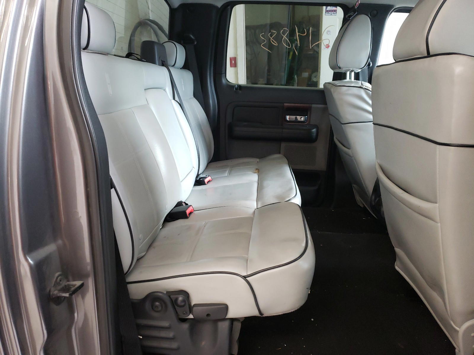 Photo 6 from auction – 2006 LINCOLN MARK LT with VIN 5LTPW16516FJ07602