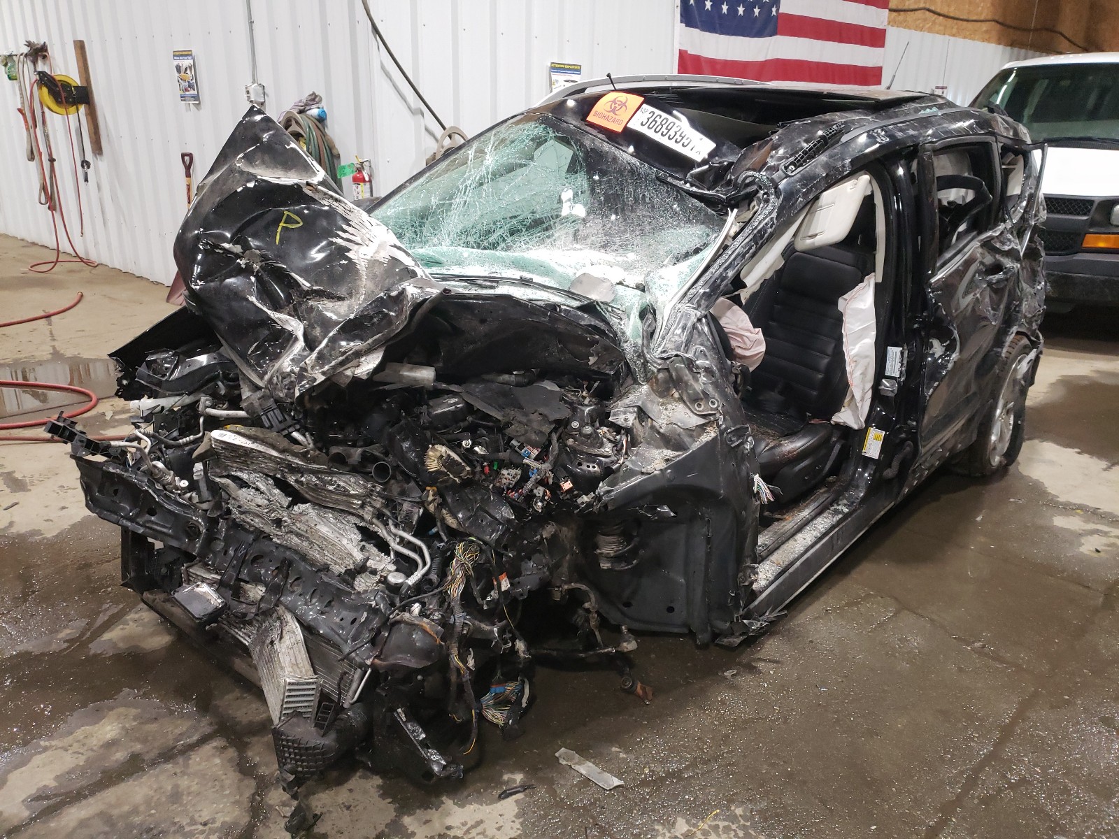 Photo 2 from auction – 2019 FORD ESCAPE TIT with VIN 1FMCU9J92KUB29089