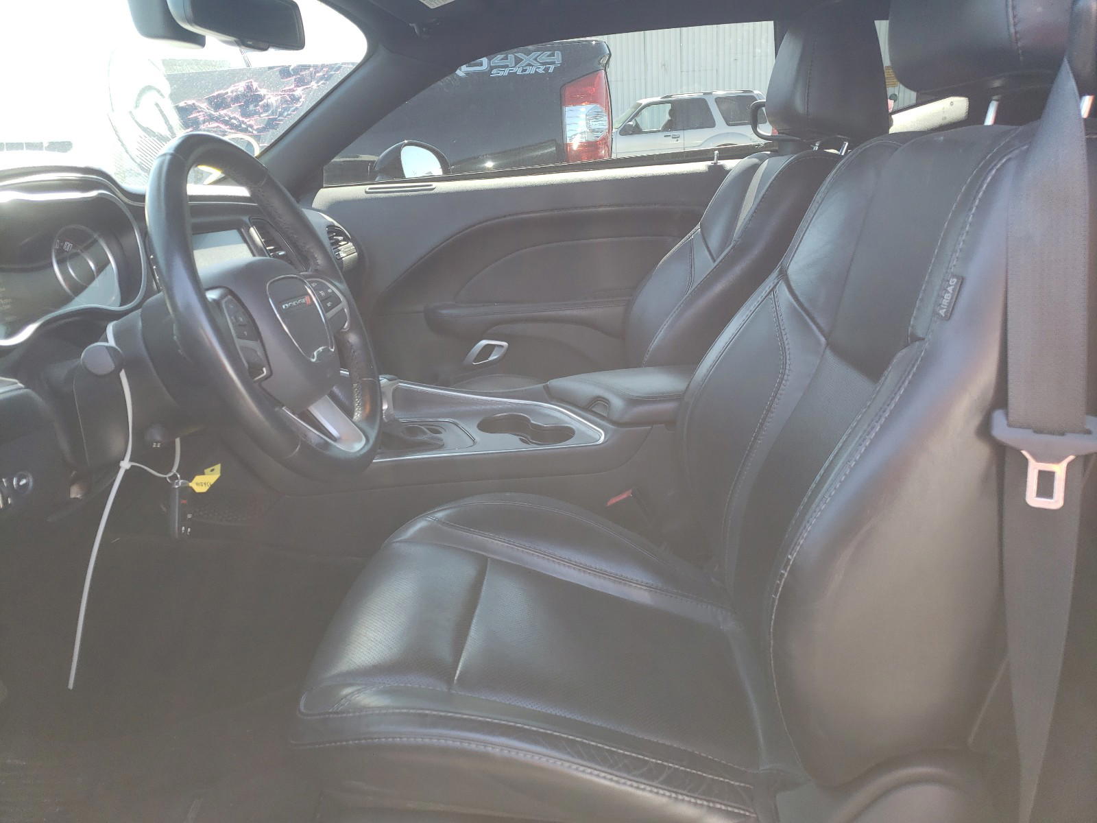 Photo 5 from auction – 2016 DODGE CHALLENGER with VIN 2C3CDZBT2GH210381