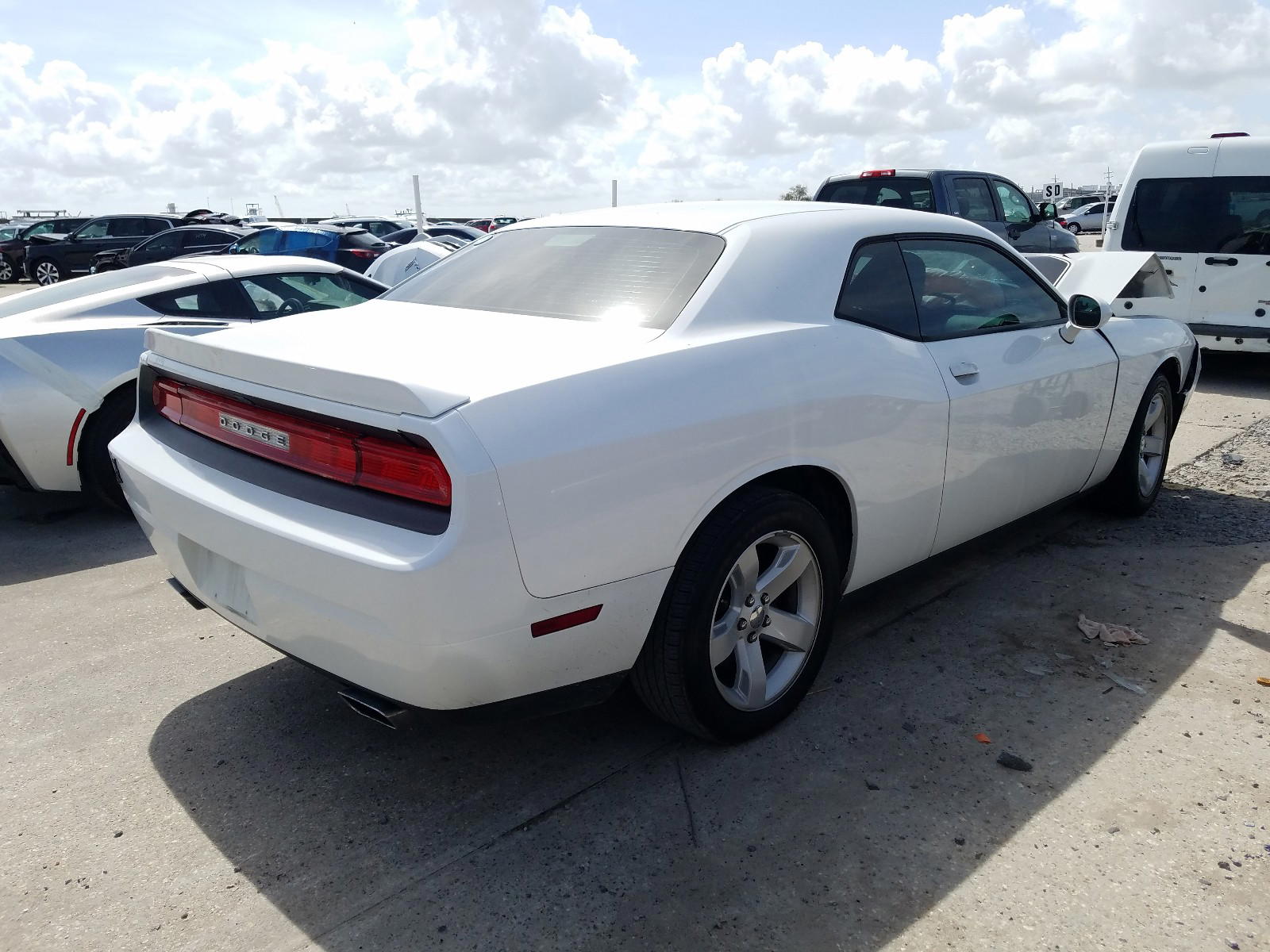 Photo 4 from auction – 2014 DODGE CHALLENGER with VIN 2C3CDYAG8EH107445