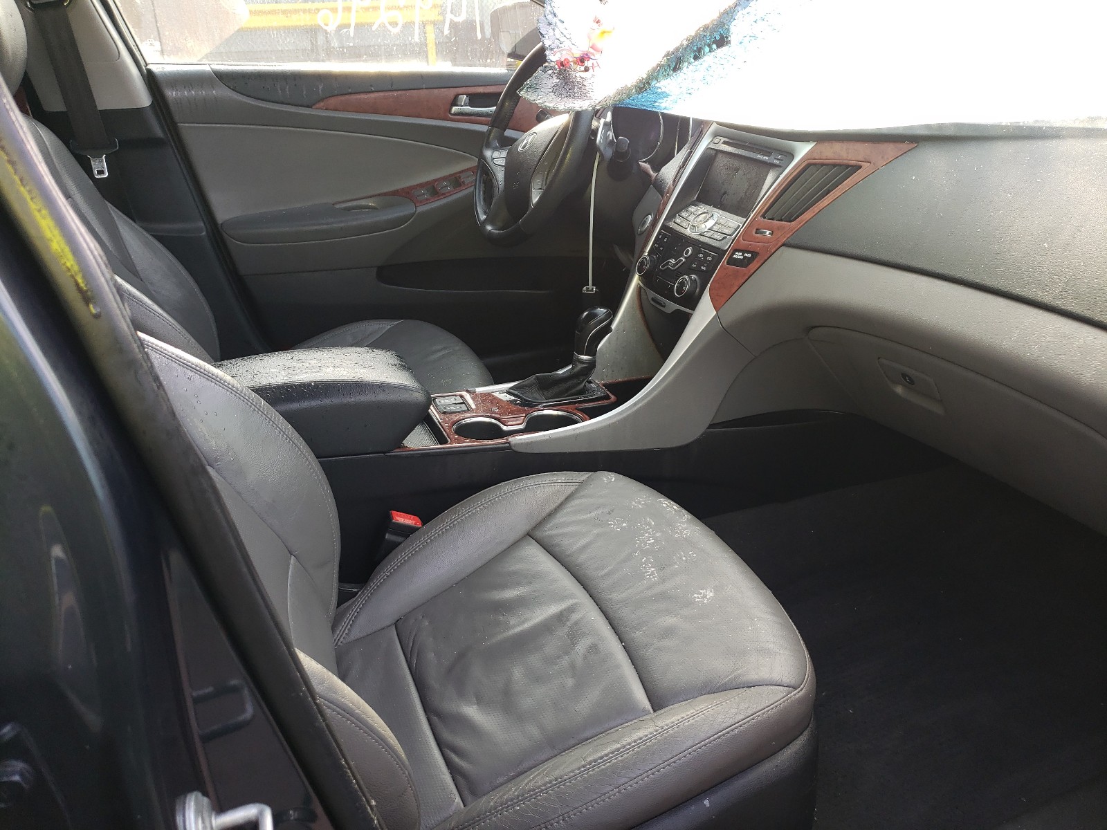 Photo 5 from auction – 2011 HYUNDAI SONATA SE with VIN 5NPEC4AB6BH196066