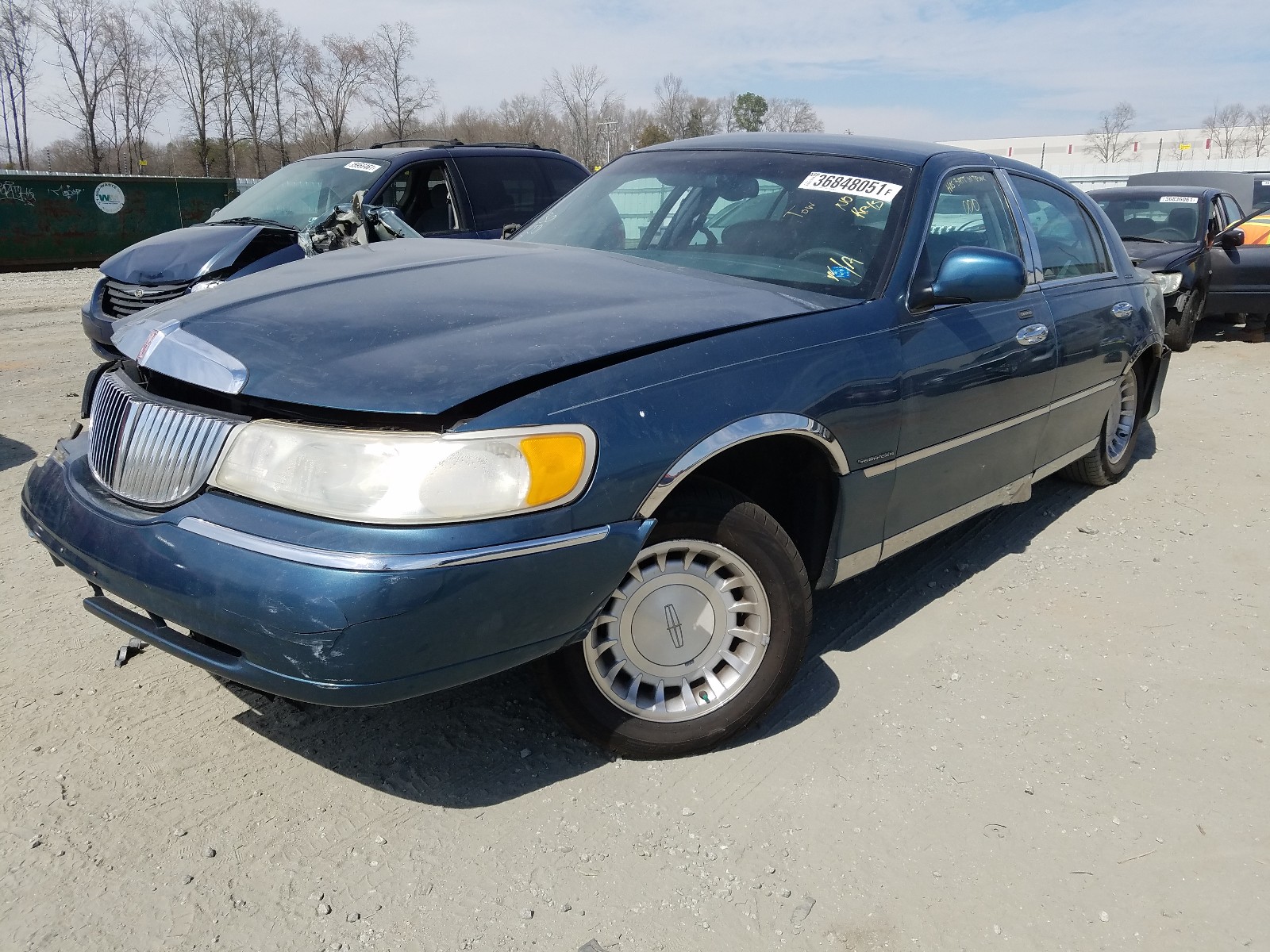 Photo 2 from auction – 2001 LINCOLN TOWN CAR E with VIN 1LNHM81W61Y651365