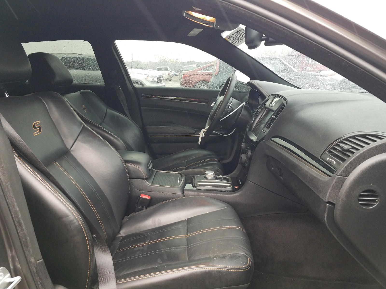 Photo 5 from auction – 2016 CHRYSLER 300 S with VIN 2C3CCABG2GH269759