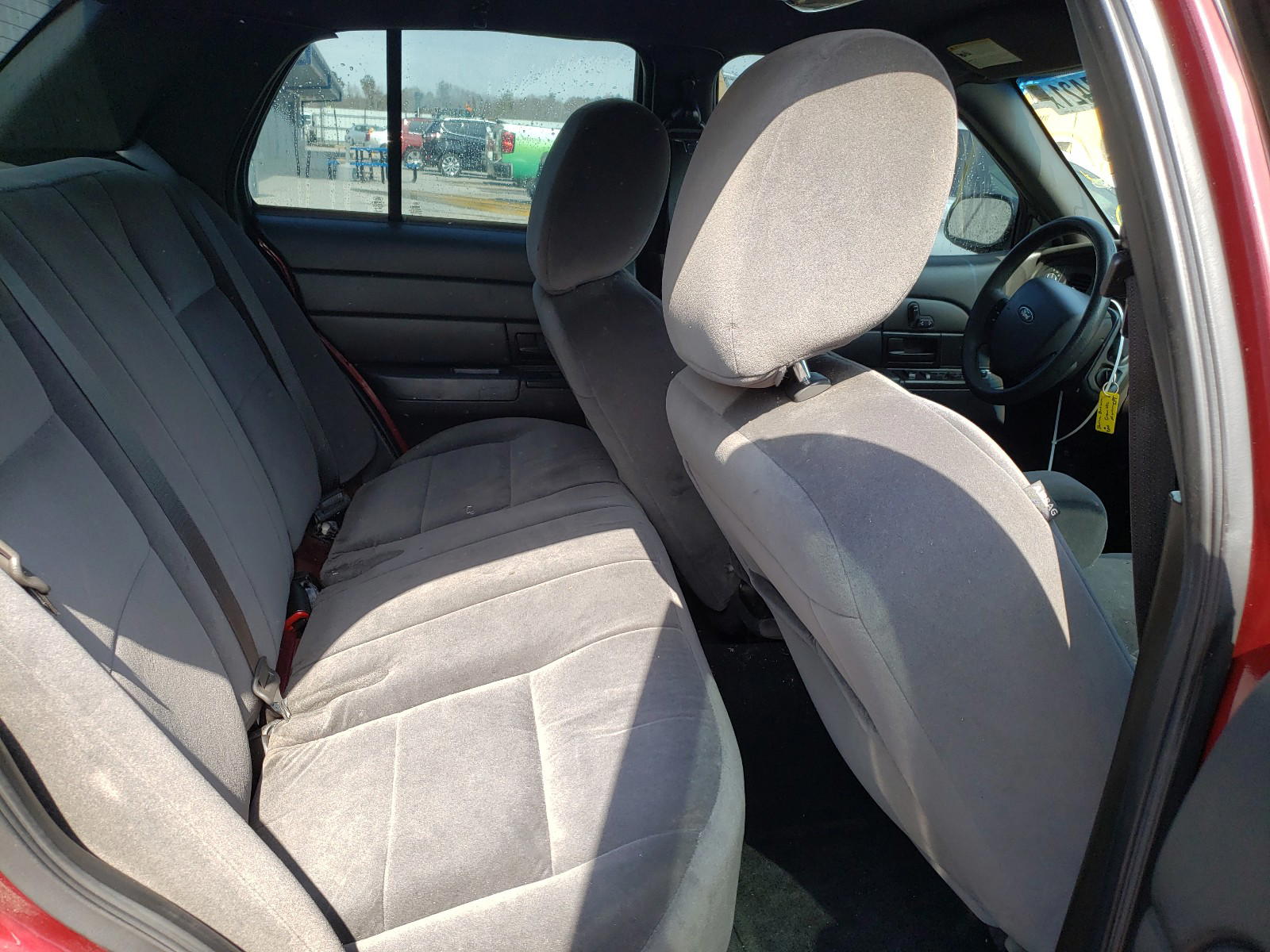 Photo 6 from auction – 2011 FORD CROWN VICT with VIN 2FABP7BV8BX169652