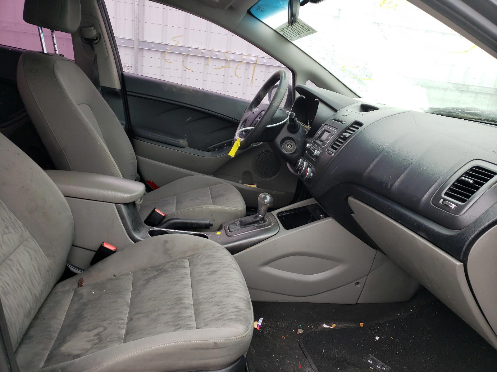 Photo 5 from auction – 2015 KIA FORTE LX with VIN KNAFK4A60F5425161