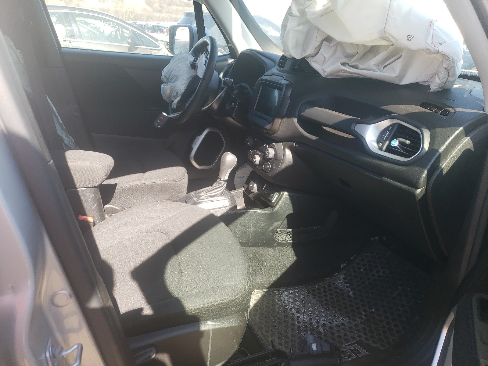 Photo 5 from auction – 2019 JEEP RENEGADE L with VIN ZACNJBBB3KPK04539