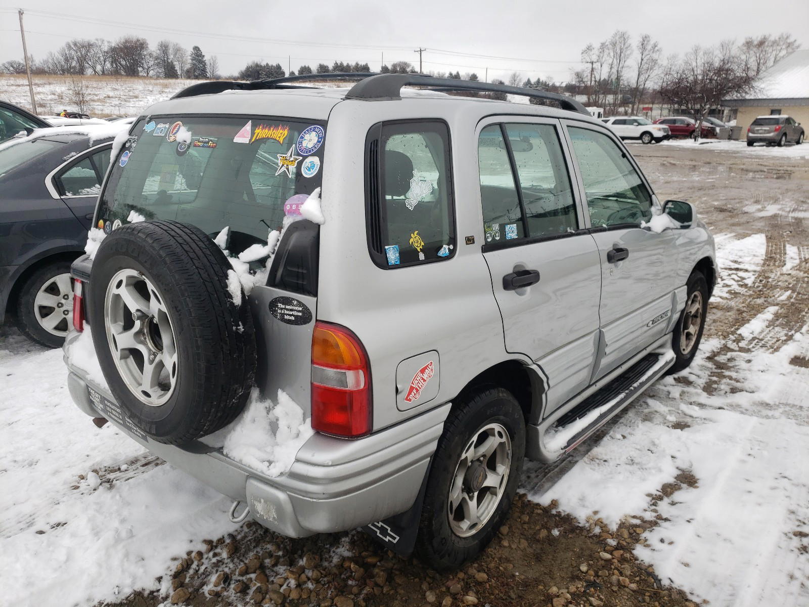 Photo 4 from auction – 2001 CHEVROLET TRACKER LT with VIN 2CNBE634716940215