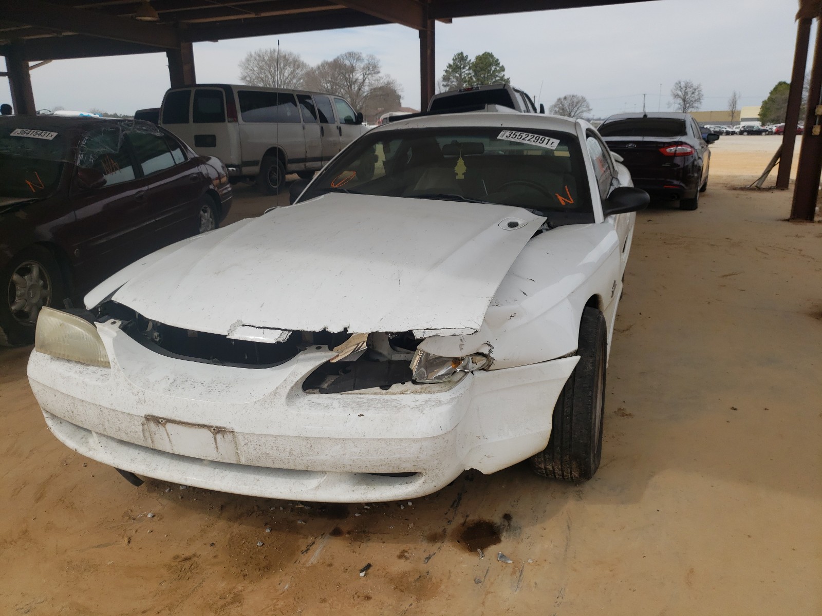 Photo 2 from auction – 1998 FORD MUSTANG with VIN 1FAFP4046WF189054