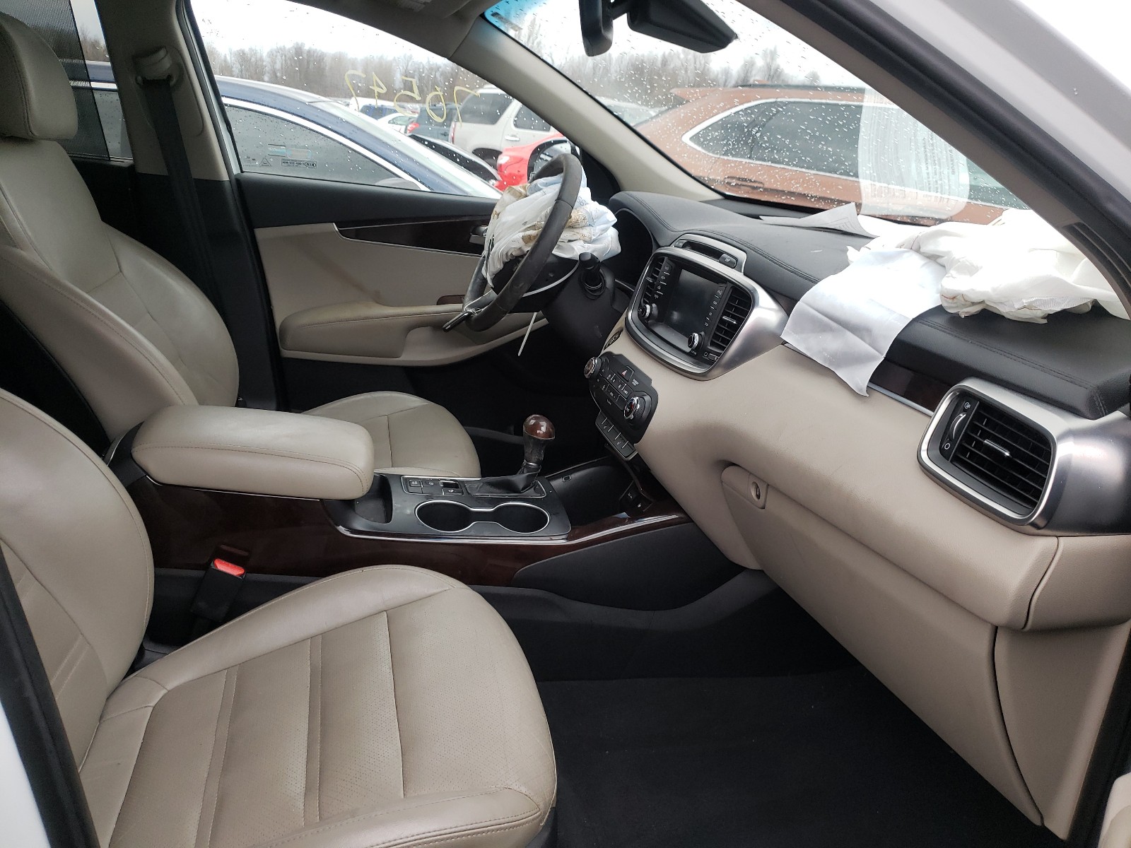 Photo 5 from auction – 2017 KIA SORENTO EX with VIN 5XYPHDA5XHG261327