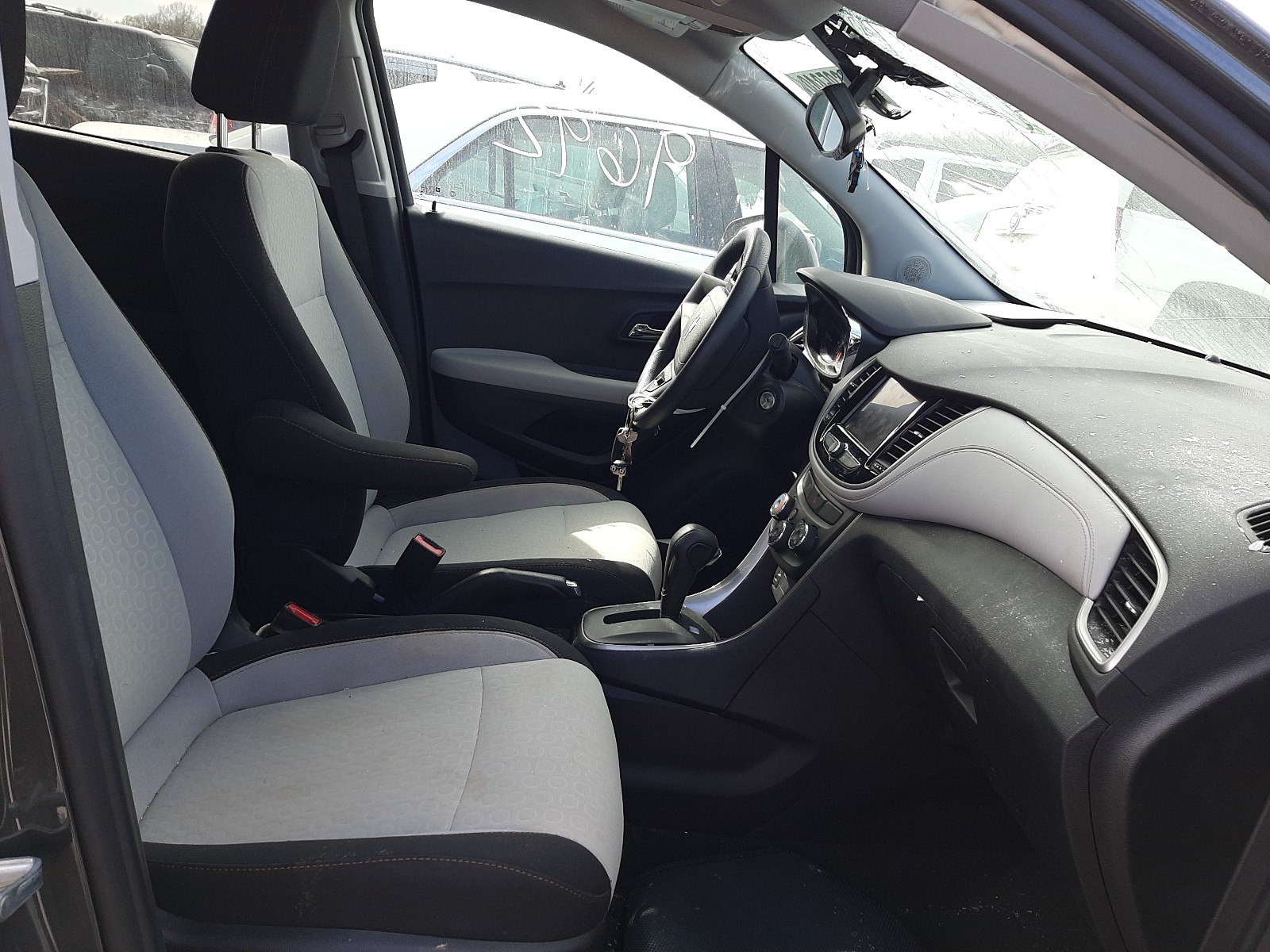 Photo 5 from auction – 2020 CHEVROLET TRAX LS with VIN 3GNCJKSBXLL233399