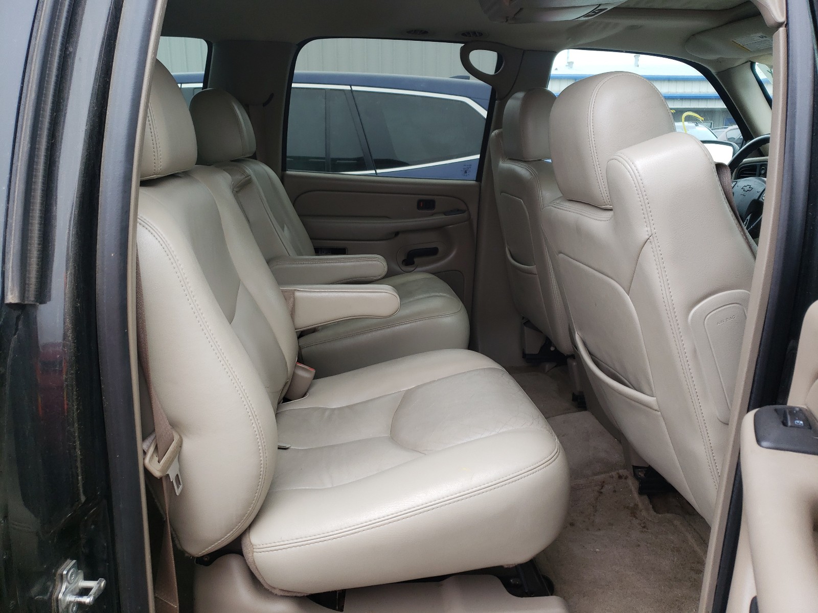 Photo 6 from auction – 2004 CHEVROLET SUBURBAN with VIN 3GNFK16Z24G268721