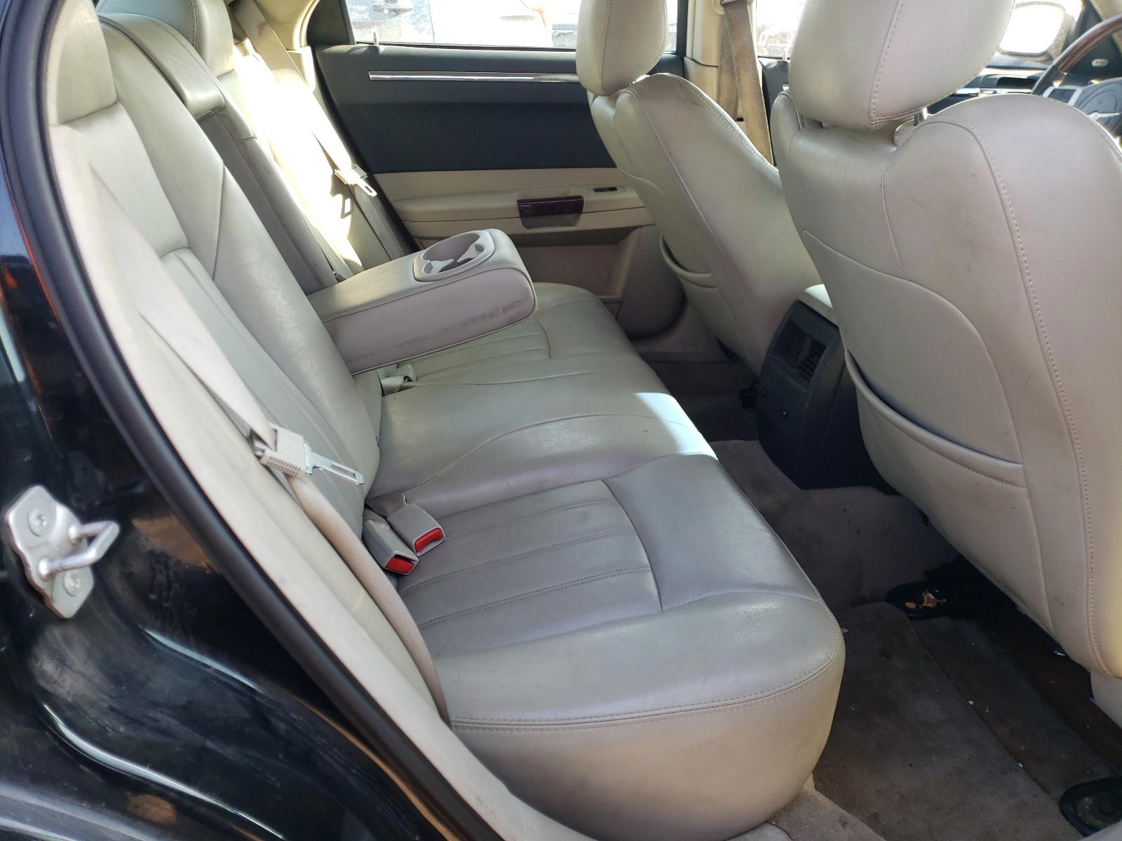Photo 6 from auction – 2007 CHRYSLER 300C with VIN 2C3KA63HX7H869452