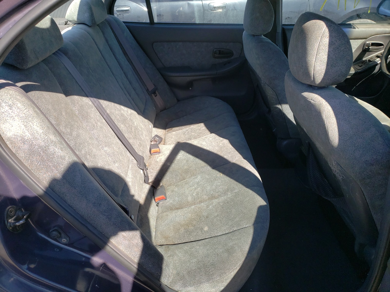 Photo 6 from auction – 2002 HYUNDAI ELANTRA with VIN KMHDN45D32U350977