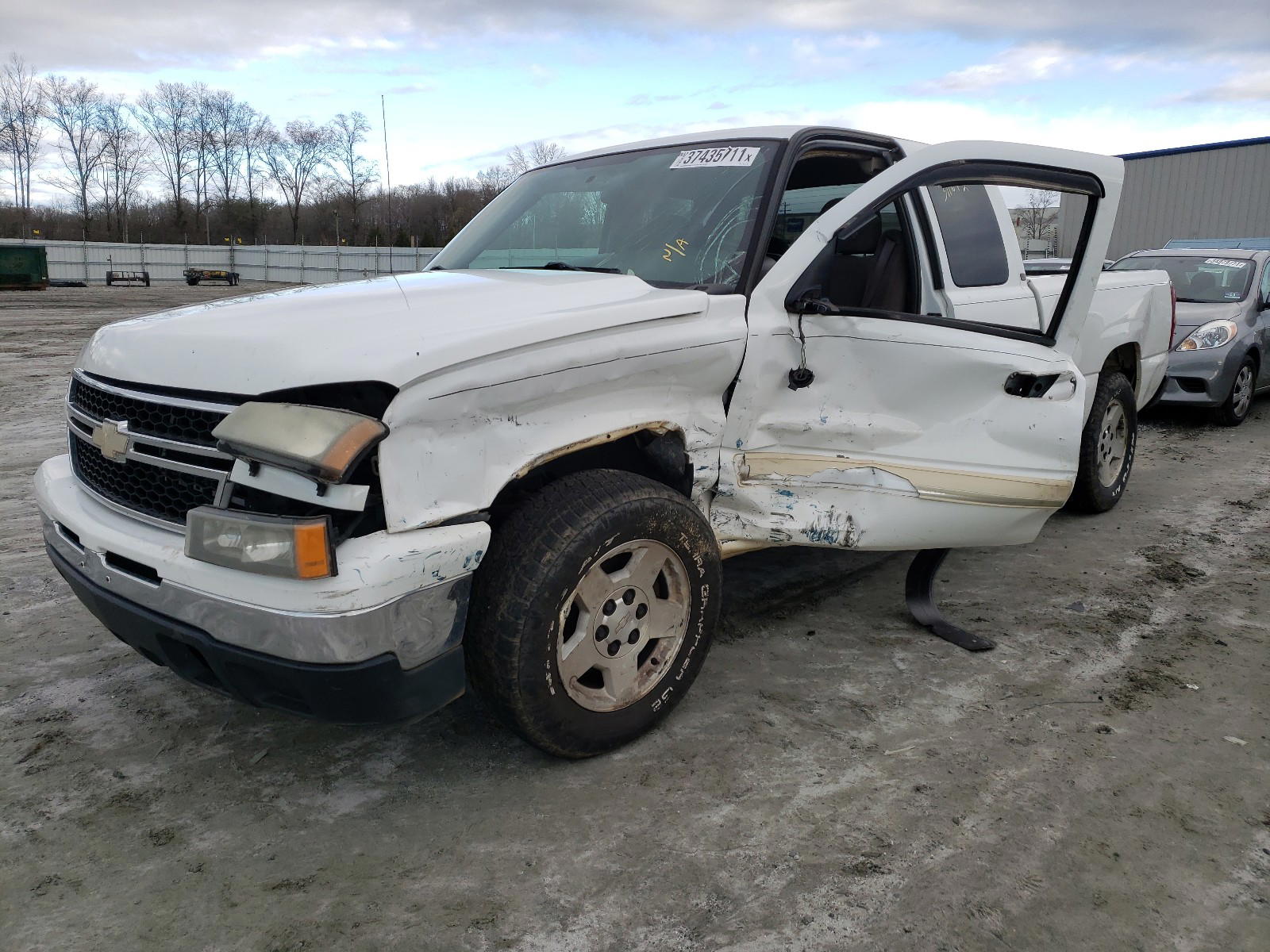 Photo 2 from auction – 2006 CHEVROLET SILVERADO with VIN 1GCEC19T16Z136481