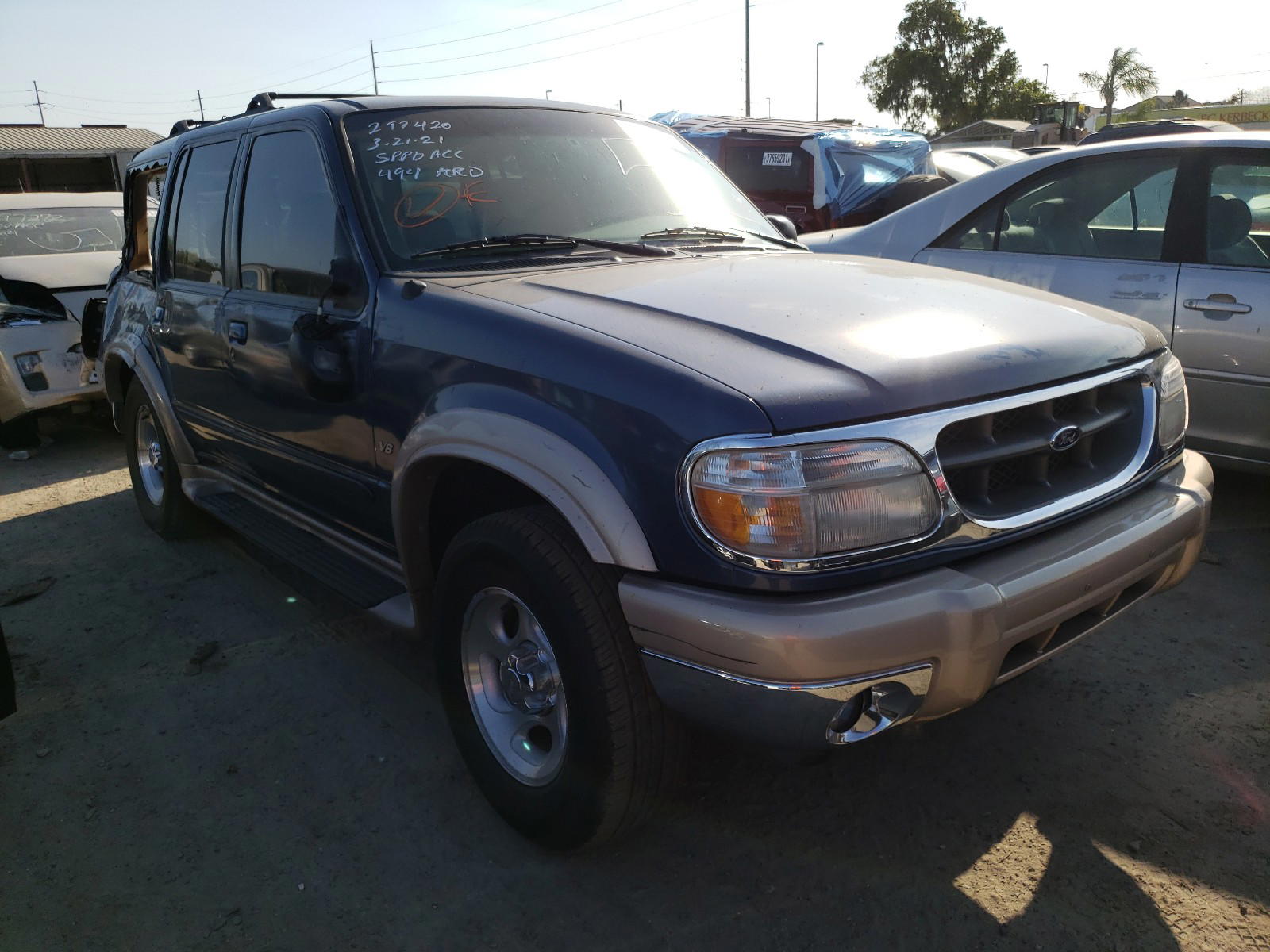FORD EXPLORER E 2000 with VIN 1FMDU64P3YZA74919 - Photo from auction