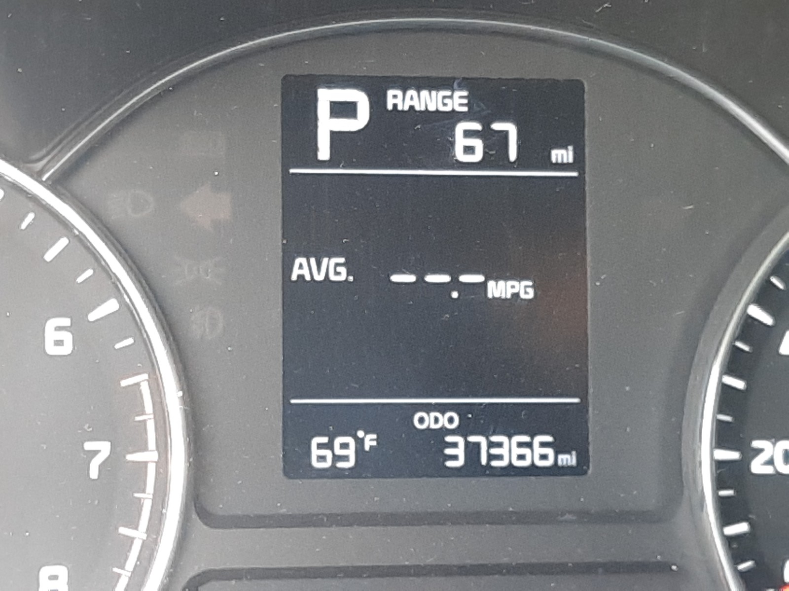 Photo 8 from auction – 2018 KIA FORTE LX with VIN 3KPFK4A72JE204377