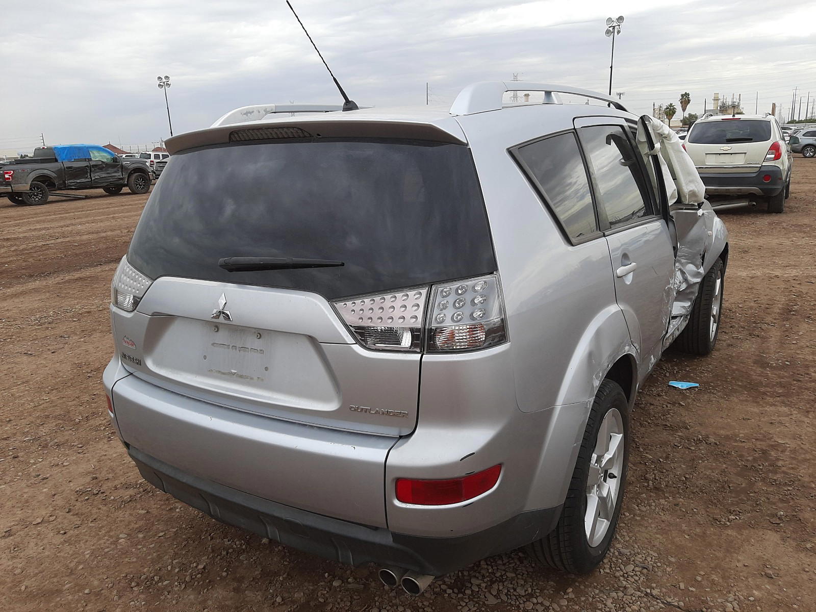 Photo 4 from auction – 2007 MITSUBISHI OUTLANDER with VIN JA4MS41X57U010079