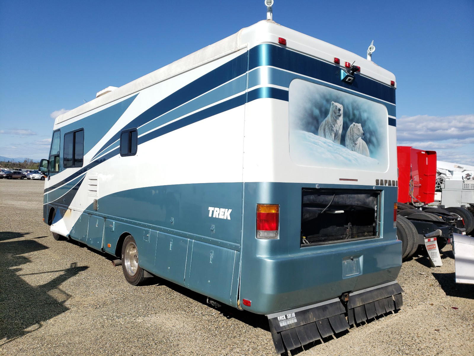 Photo 3 from auction – 2001 SAFA MOTORHOME with VIN 5B4LP37J0Y3318595