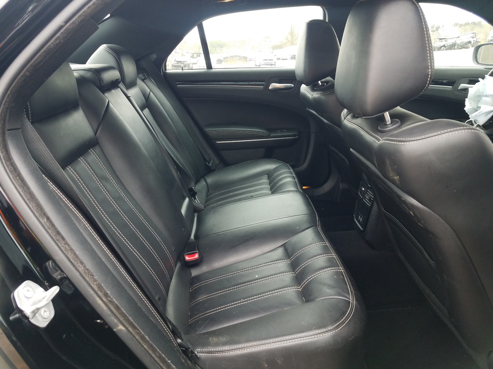 Фото 6 с аукциона – 2019 CHRYSLER 300 S с VIN 2C3CCABGXKH548868