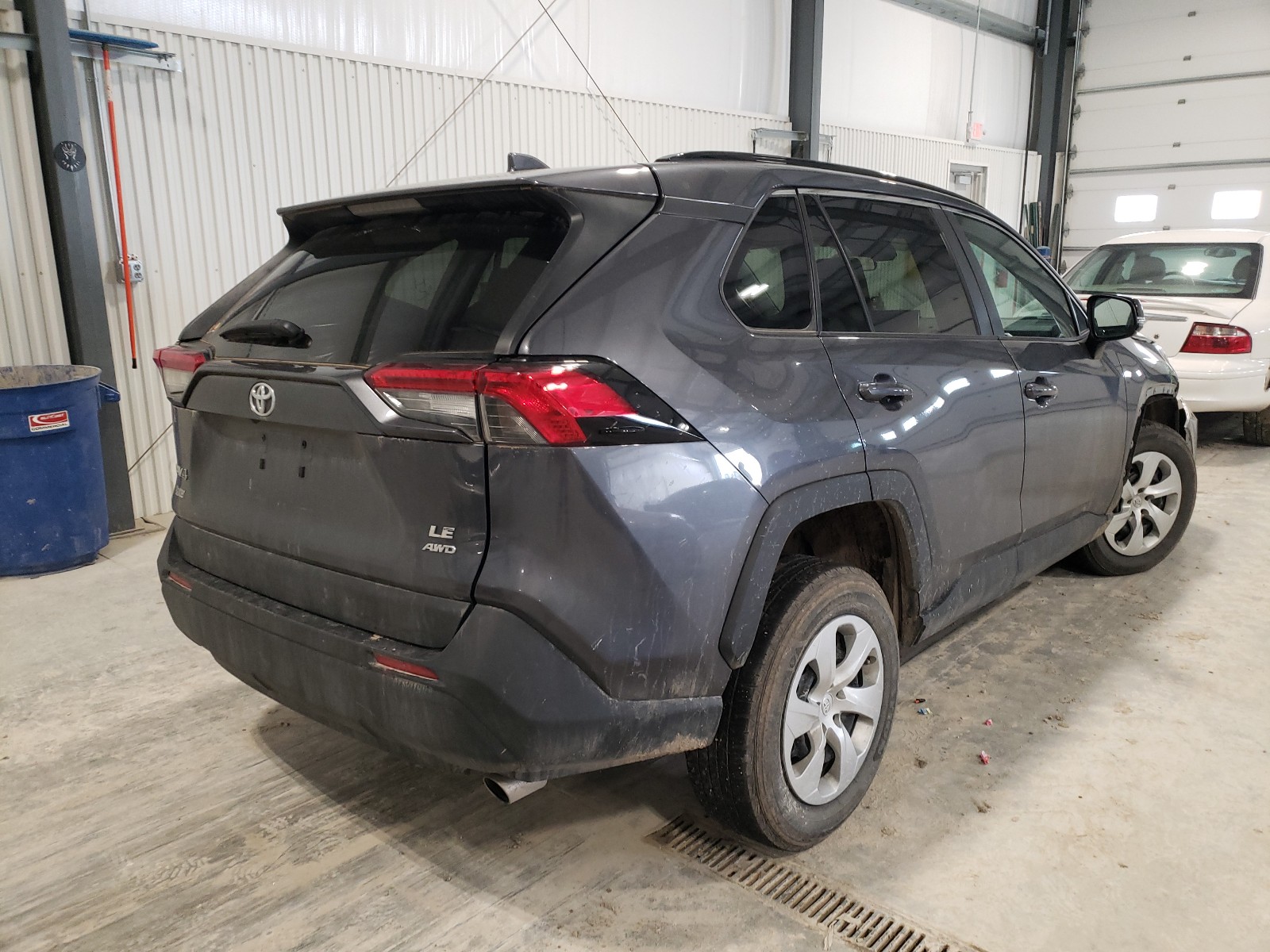 Photo 4 from auction – 2019 TOYOTA RAV4 LE with VIN 2T3G1RFV7KC022421