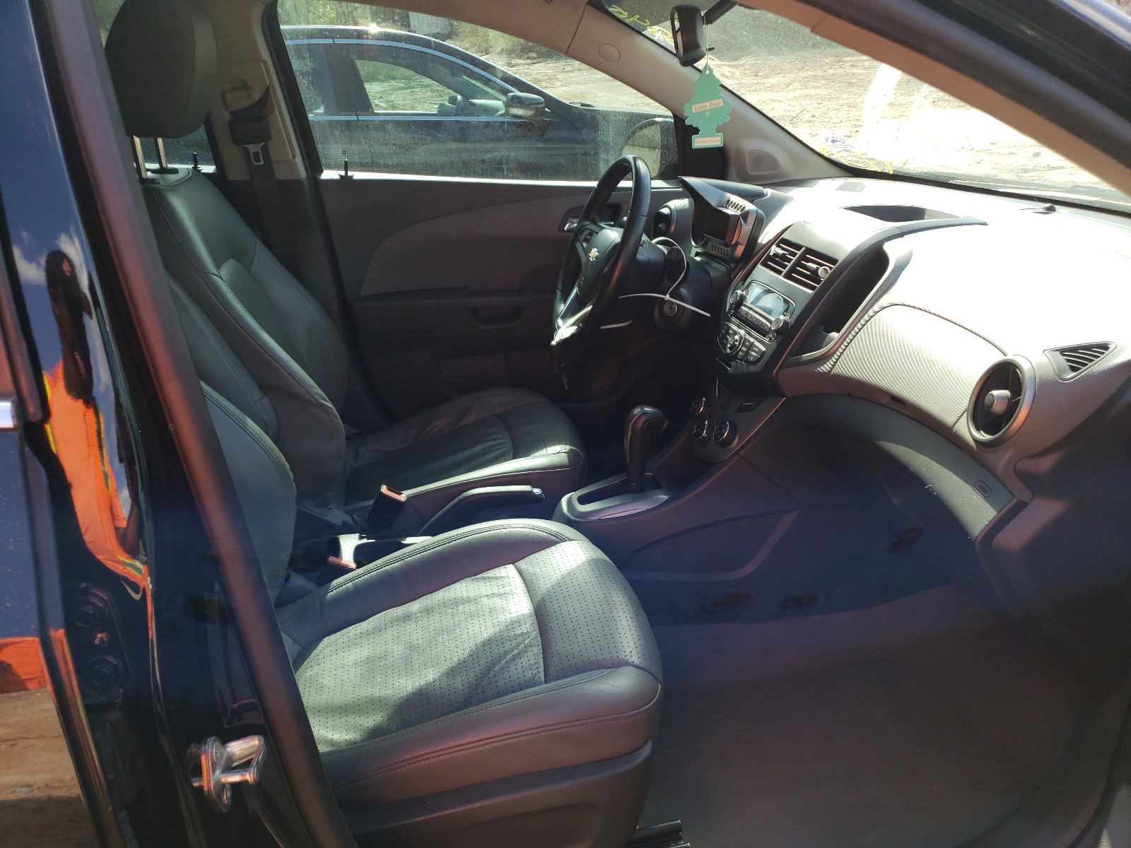 Photo 5 from auction – 2012 CHEVROLET SONIC LTZ with VIN 1G1JE6SH7C4211293