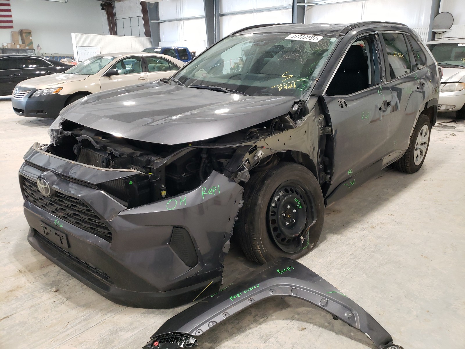 Photo 2 from auction – 2019 TOYOTA RAV4 LE with VIN 2T3G1RFV7KC022421
