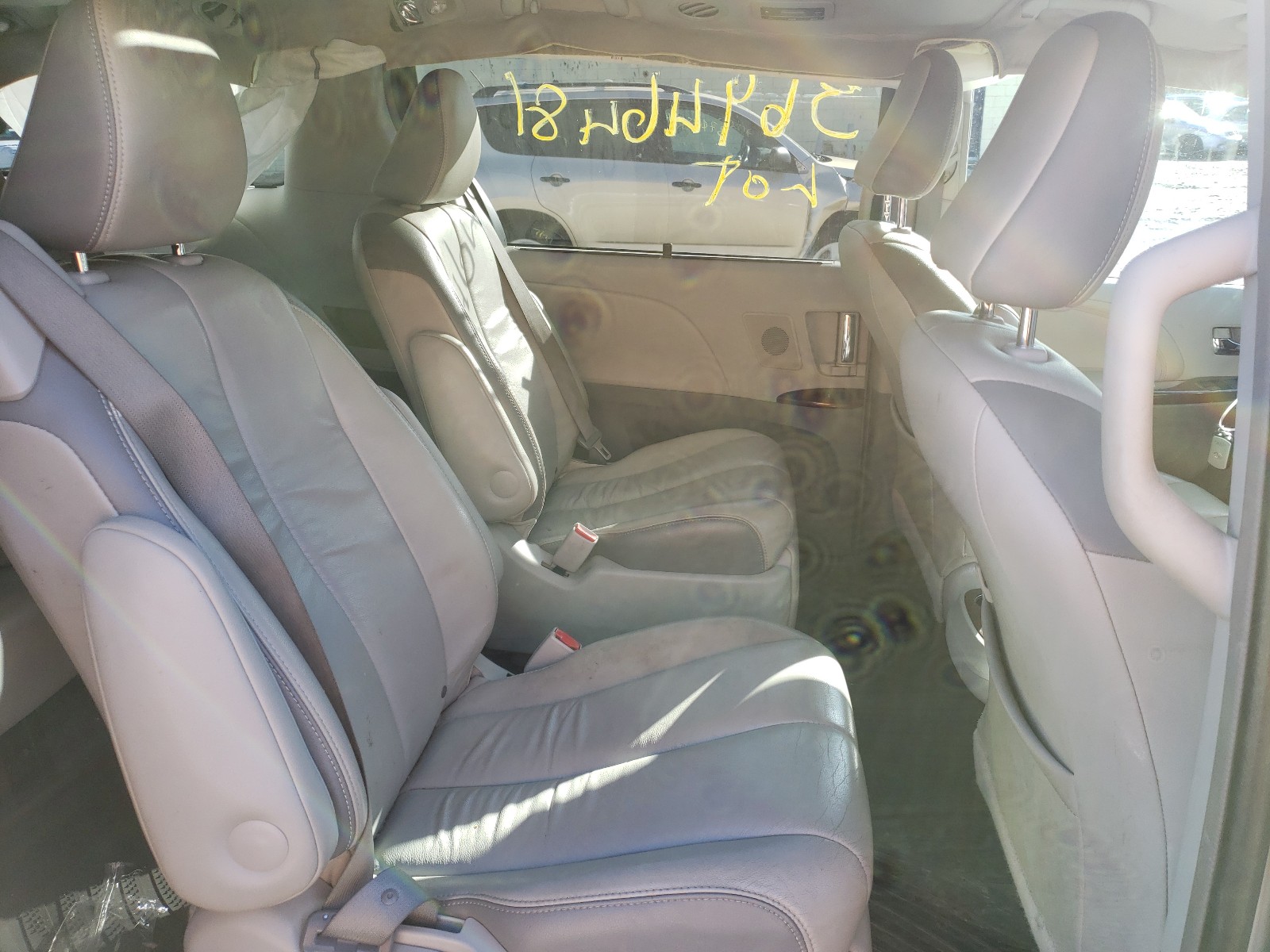 Photo 6 from auction – 2013 TOYOTA SIENNA XLE with VIN 5TDDK3DC1DS055626