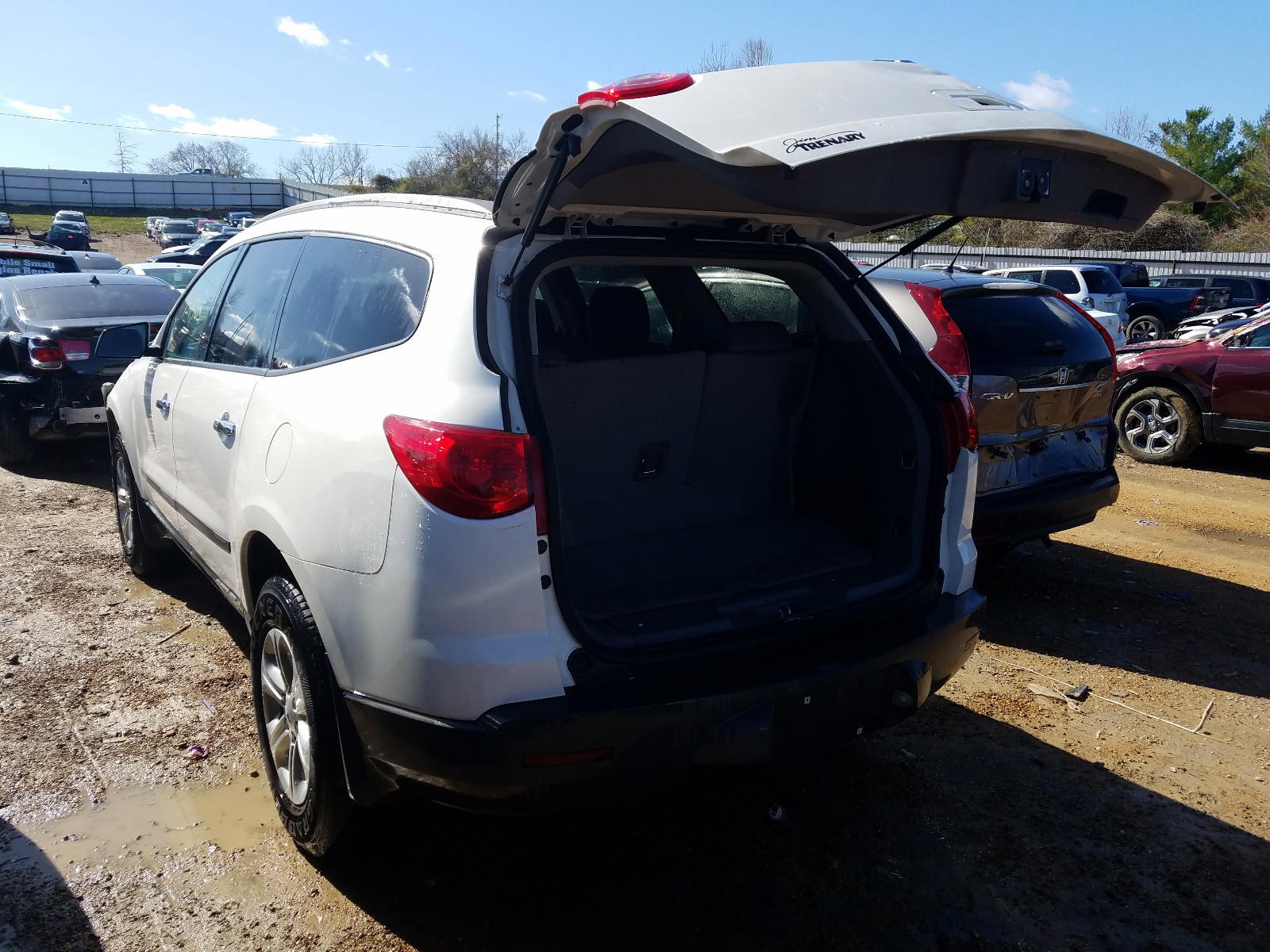 Photo 3 from auction – 2012 CHEVROLET TRAVERSE L with VIN 1GNKRFED9CJ237802