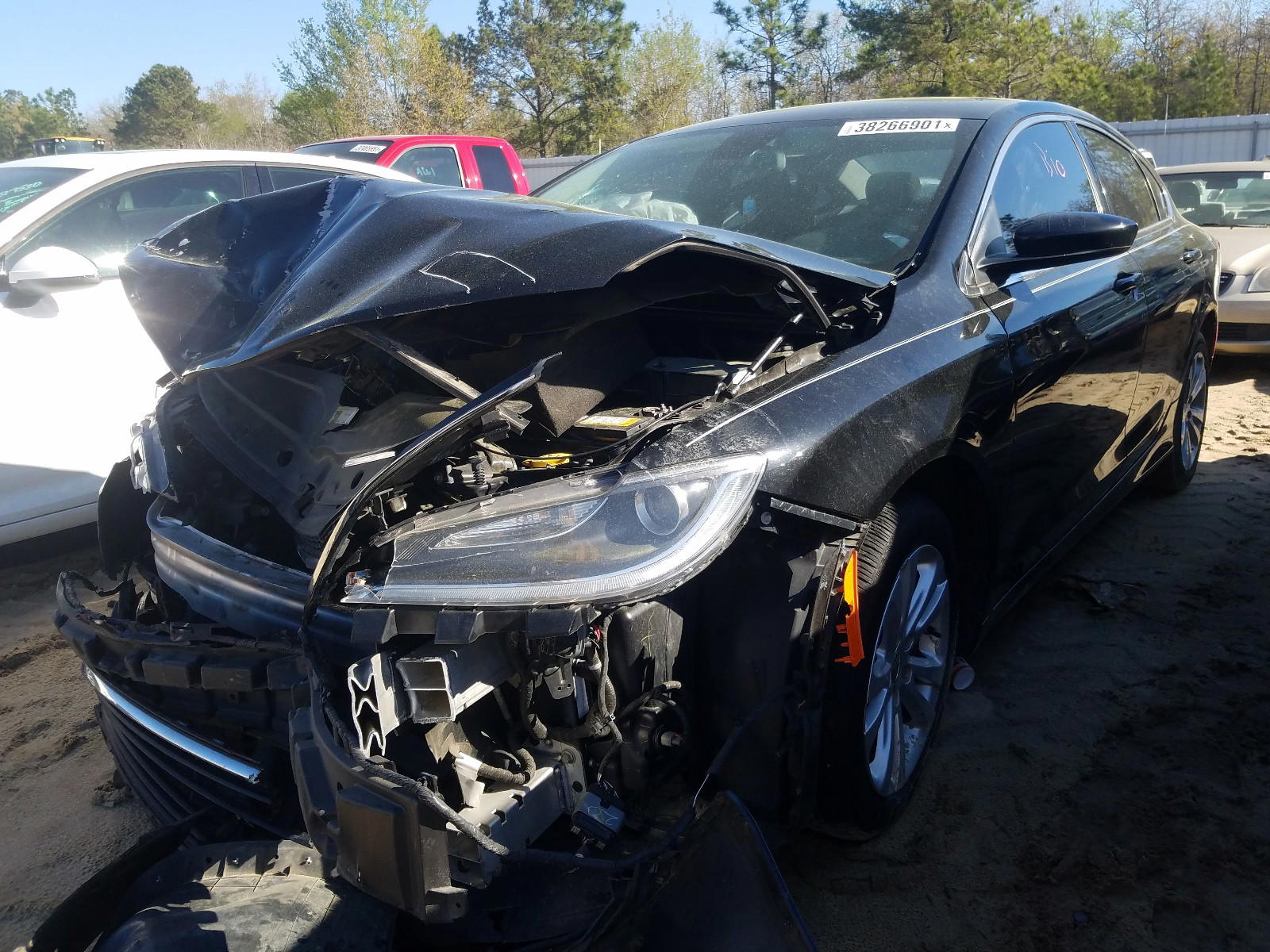 Photo 2 from auction – 2015 CHRYSLER 200 LIMITE with VIN 1C3CCCAB6FN653194