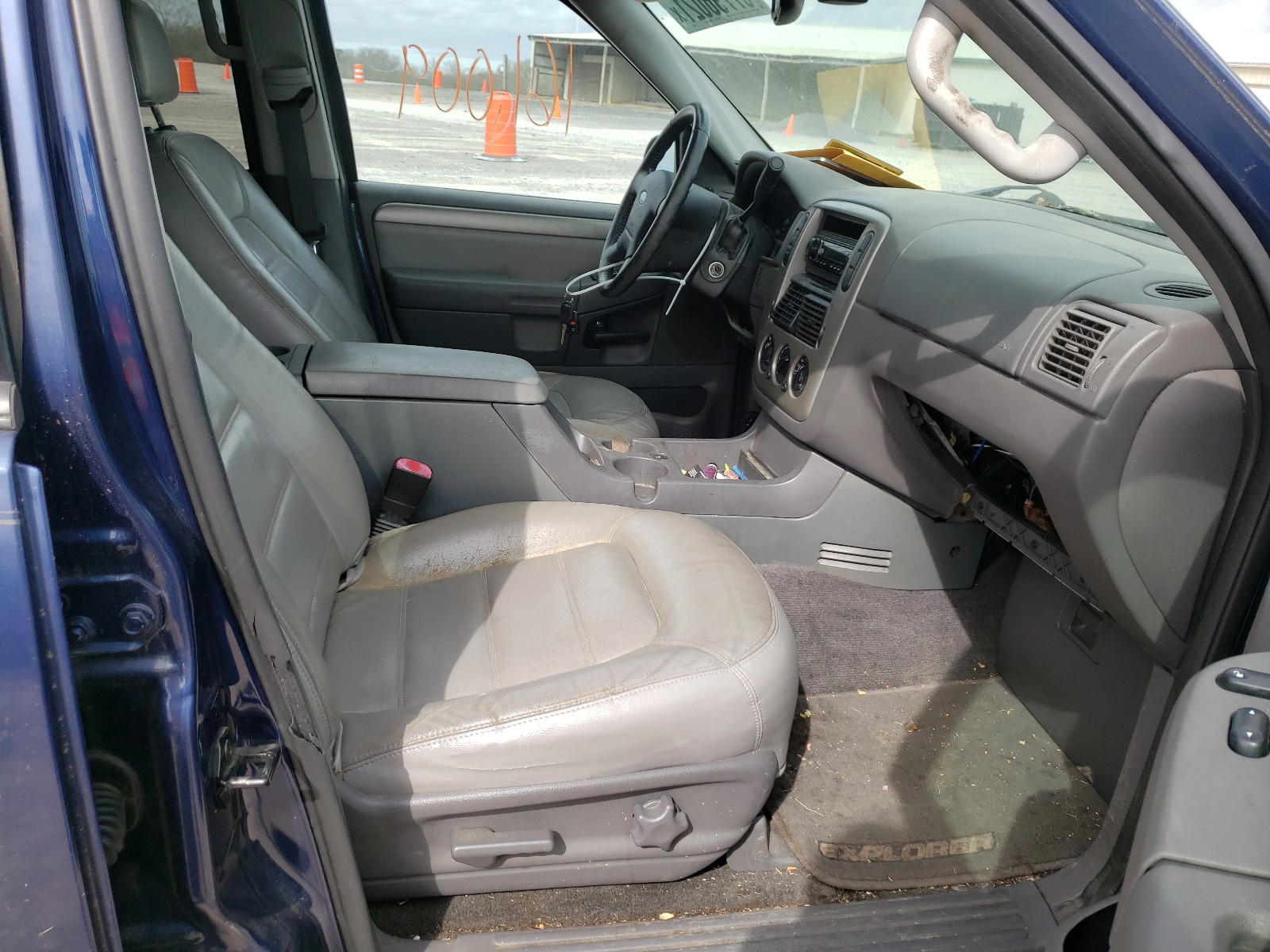 Photo 5 from auction – 2005 FORD EXPLORER with VIN 1FMZU63K85UA20634
