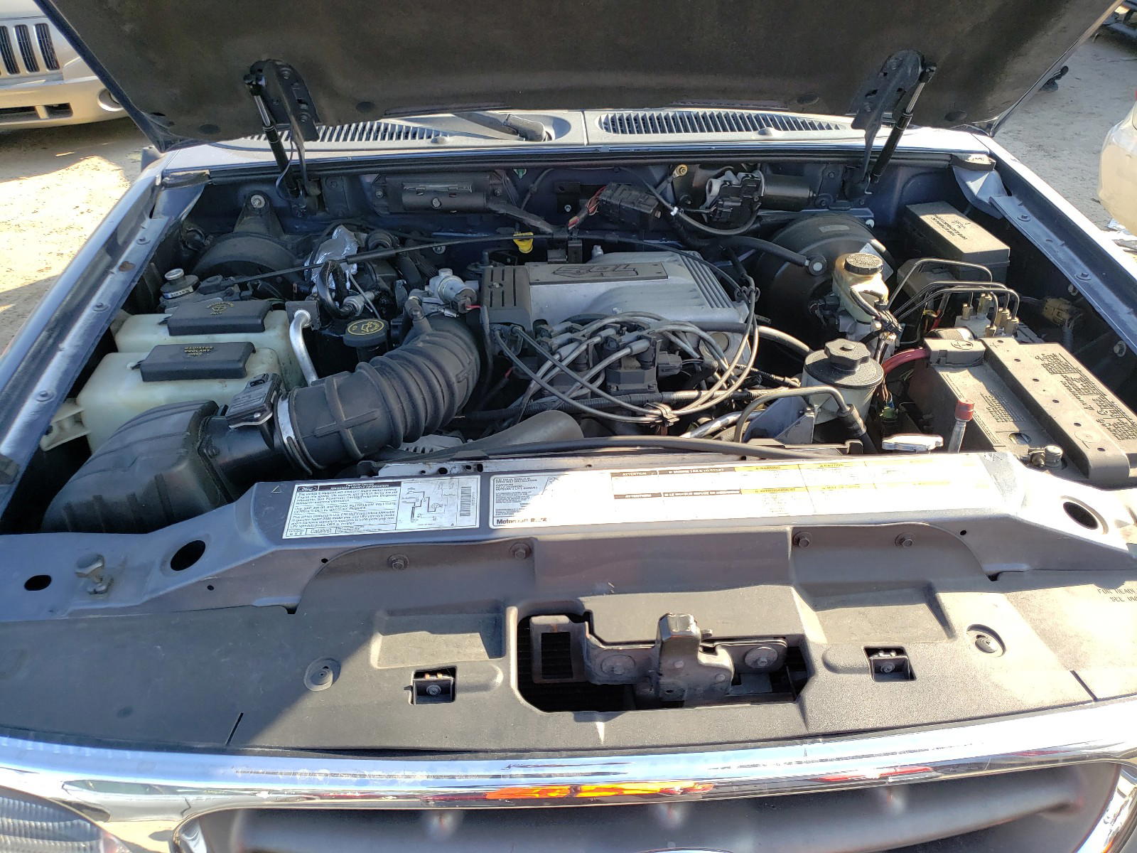Photo 7 from auction – 2000 FORD EXPLORER E with VIN 1FMDU64P3YZA74919