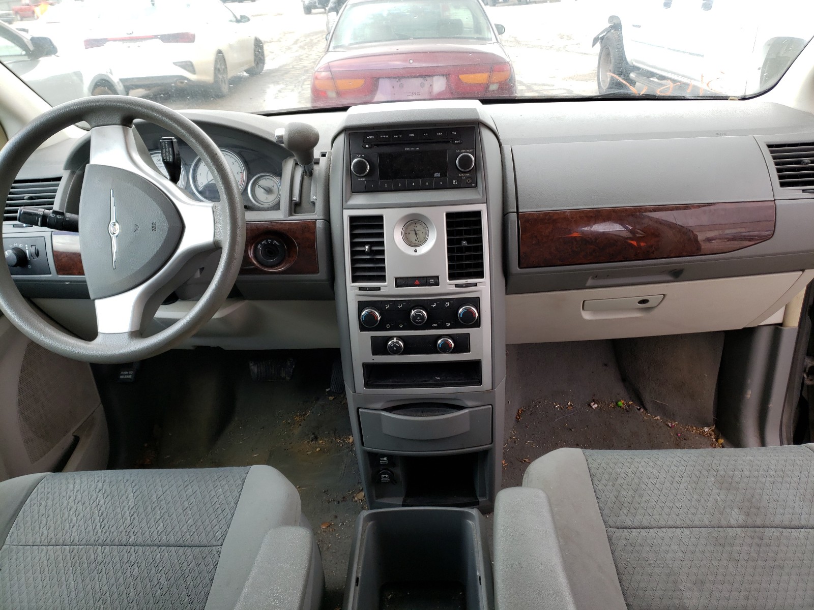 Photo 9 from auction – 2010 CHRYSLER TOWN & COU with VIN 2A4RR2D11AR400422