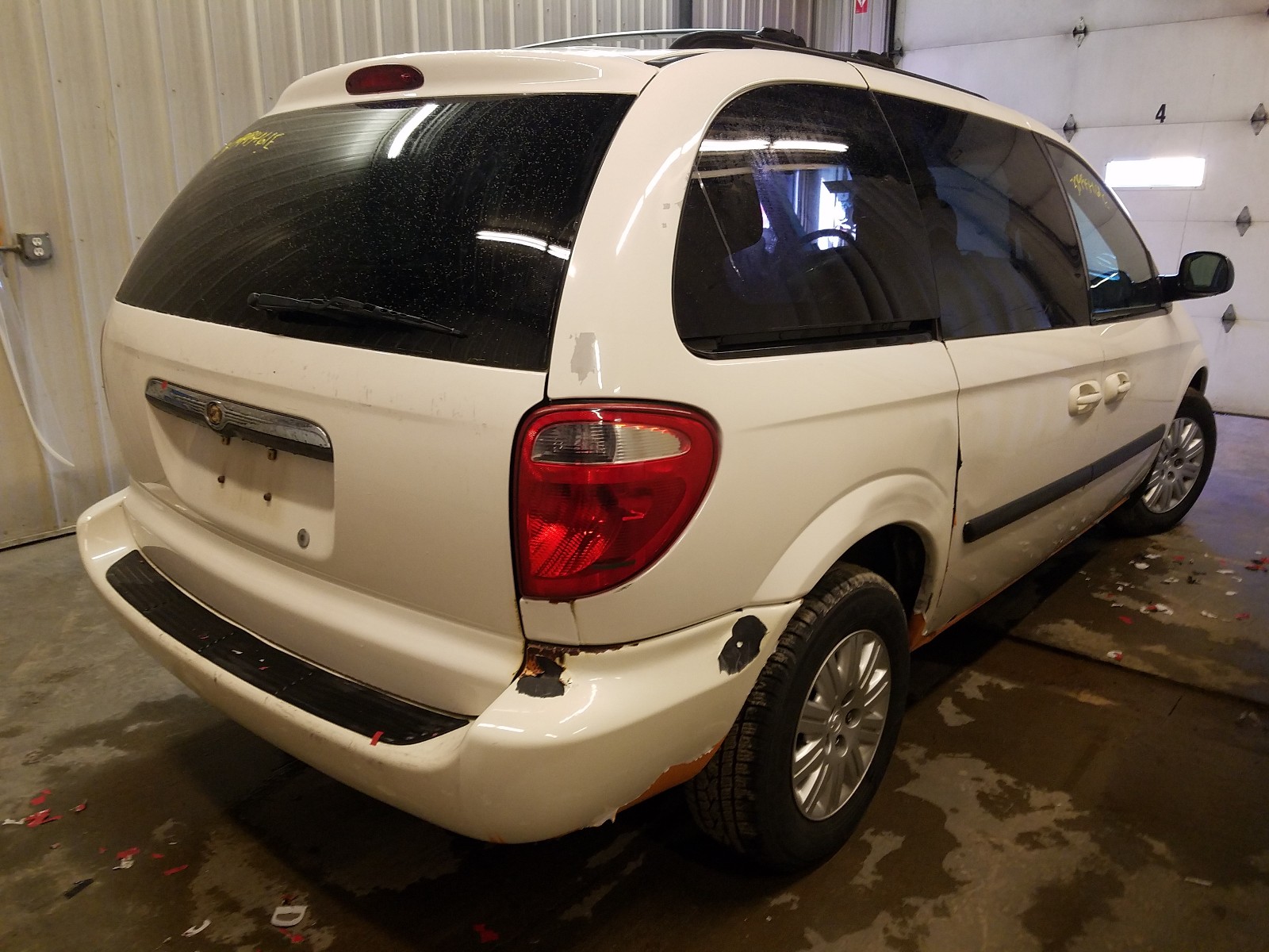 Photo 4 from auction – 2007 CHRYSLER TOWN & COU with VIN 1A4GJ45R47B155279