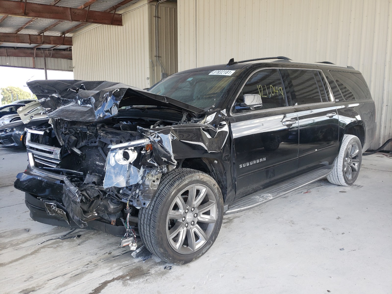 Photo 2 from auction – 2015 CHEVROLET SUBURBAN with VIN 1GNSKKKC7FR622015
