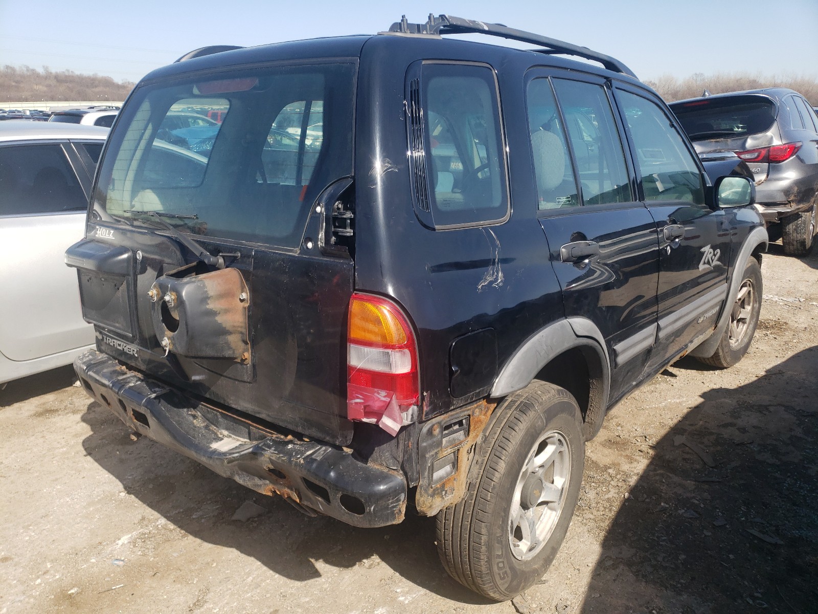 Photo 4 from auction – 2001 CHEVROLET TRACKER ZR with VIN 2CNBJ734X16959567
