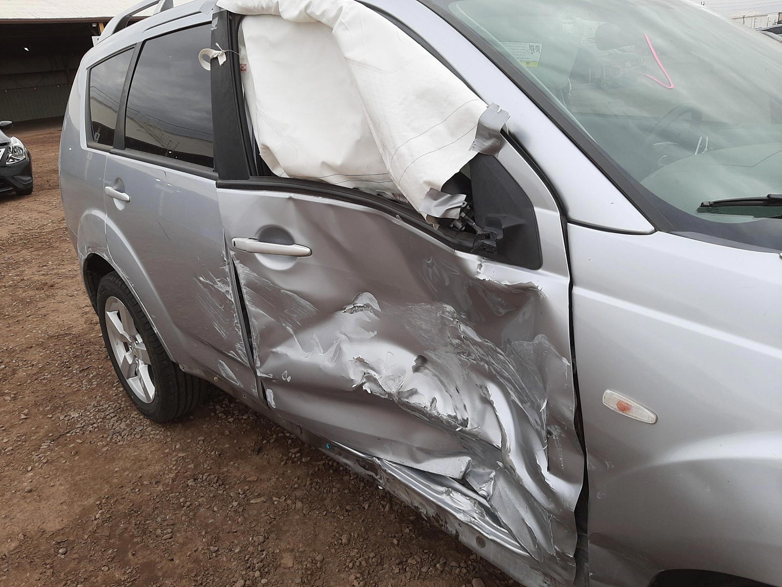 Photo 9 from auction – 2007 MITSUBISHI OUTLANDER with VIN JA4MS41X57U010079