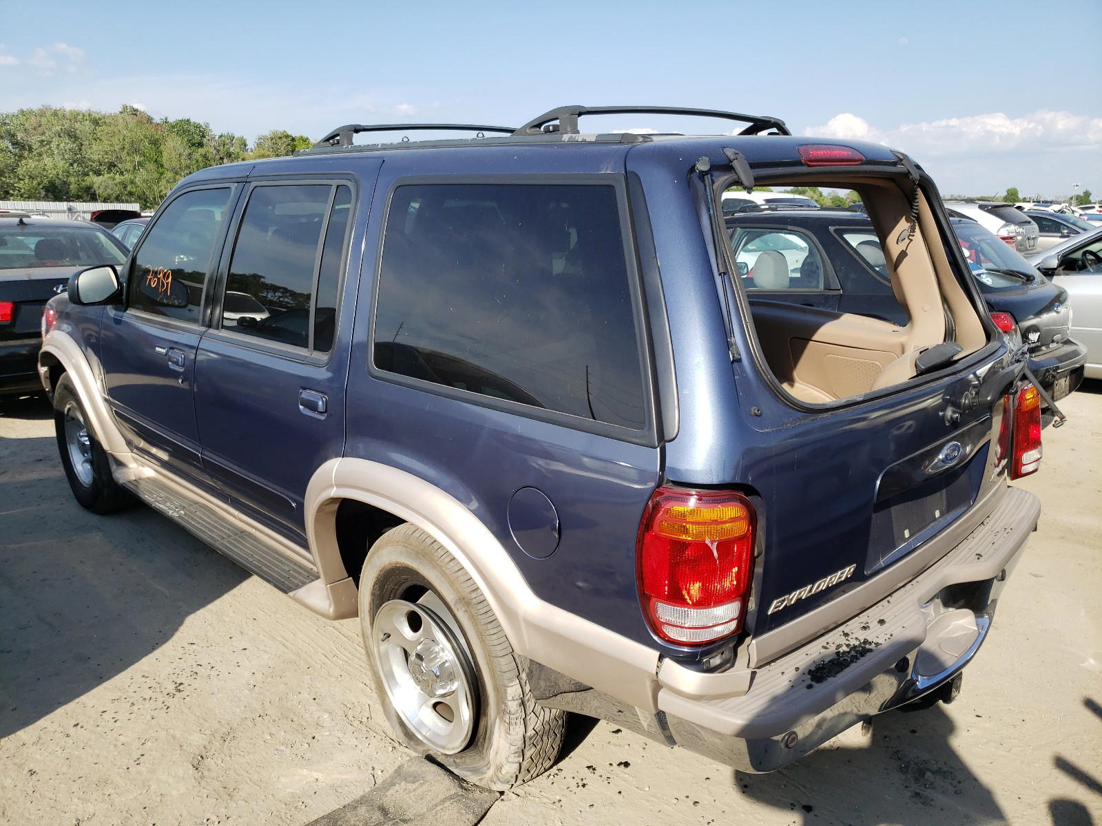 Photo 3 from auction – 2000 FORD EXPLORER E with VIN 1FMDU64P3YZA74919