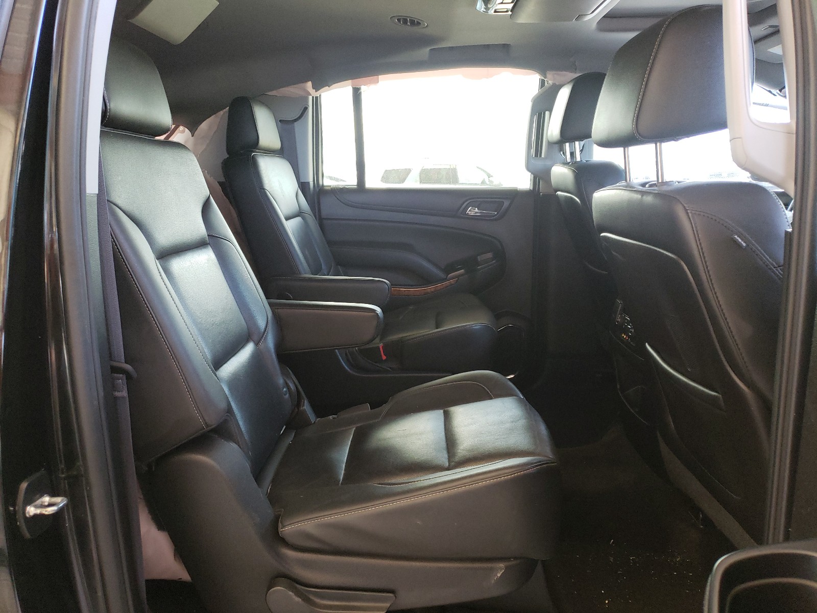 Photo 6 from auction – 2015 CHEVROLET SUBURBAN with VIN 1GNSKKKC7FR622015