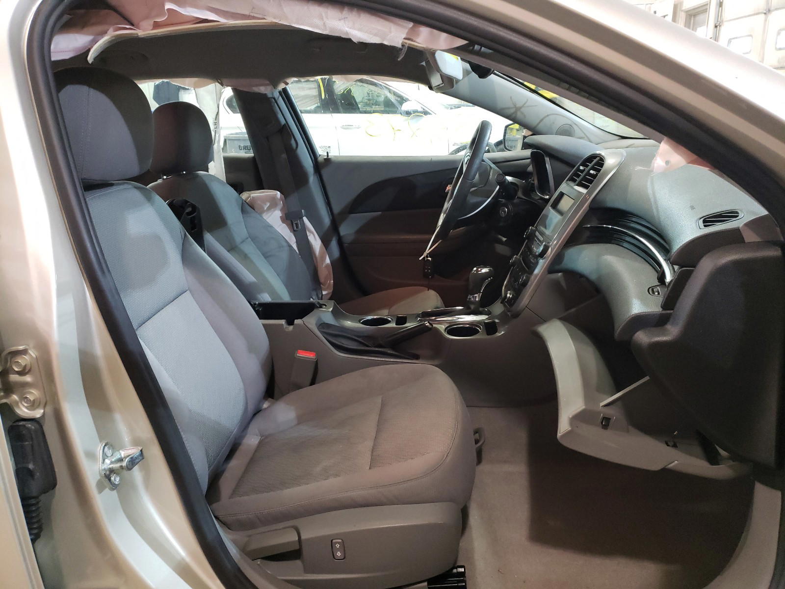 Photo 5 from auction – 2015 CHEVROLET MALIBU with VIN 1G11B5SL8FF266772
