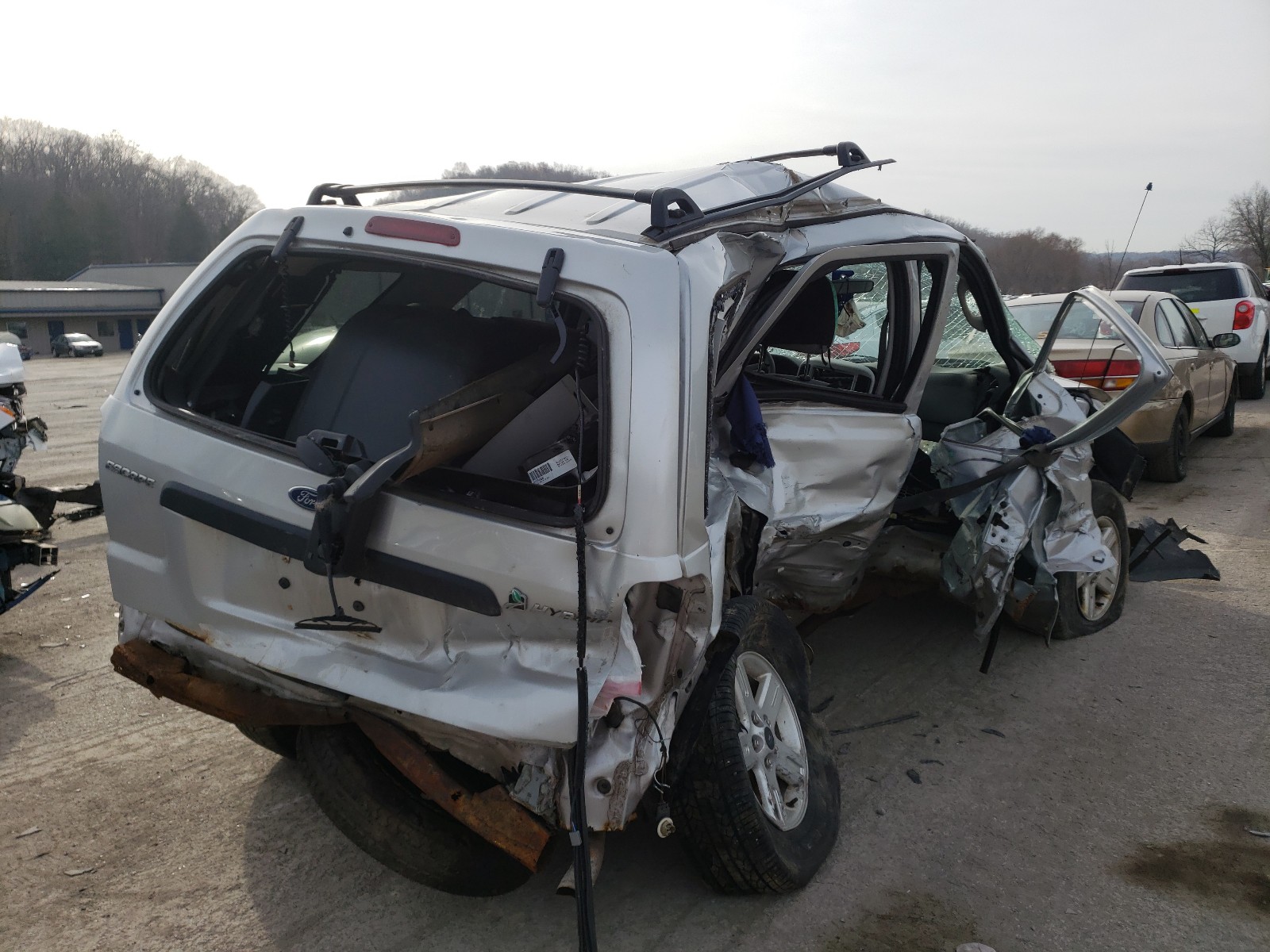 Photo 4 from auction – 2005 FORD ESCAPE HEV with VIN 1FMYU95H25KD55043