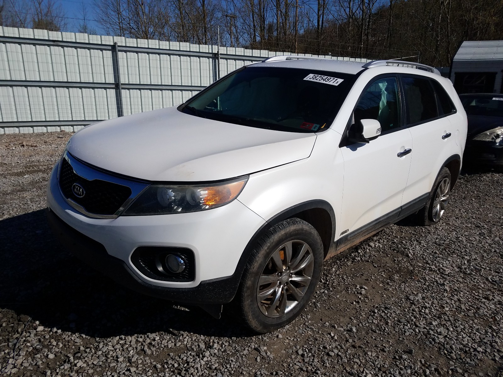 Photo 2 from auction – 2011 KIA SORENTO EX with VIN 5XYKUDA2XBG033394