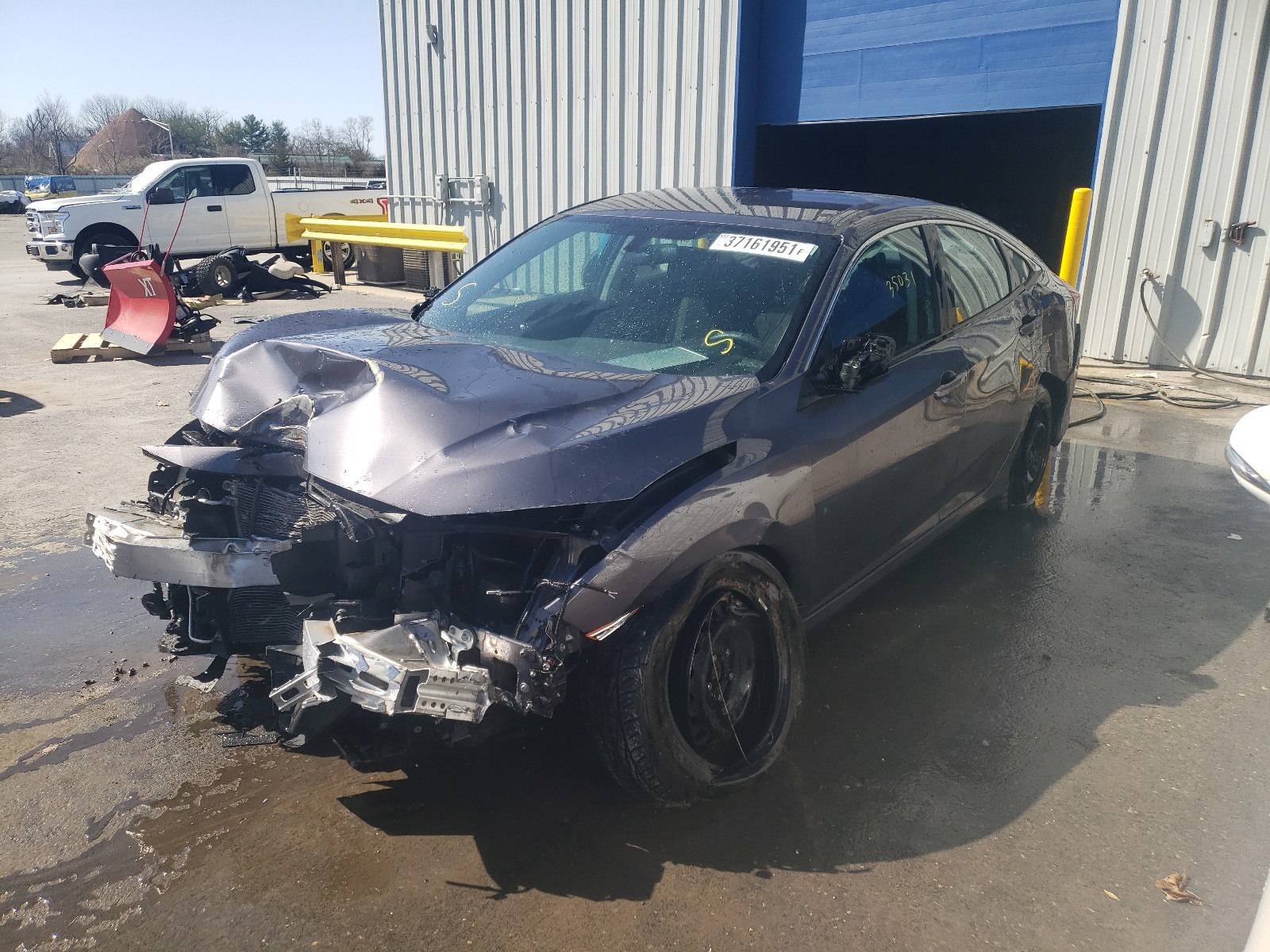 Photo 2 from auction – 2017 HONDA CIVIC LX with VIN 2HGFC2F55HH552070