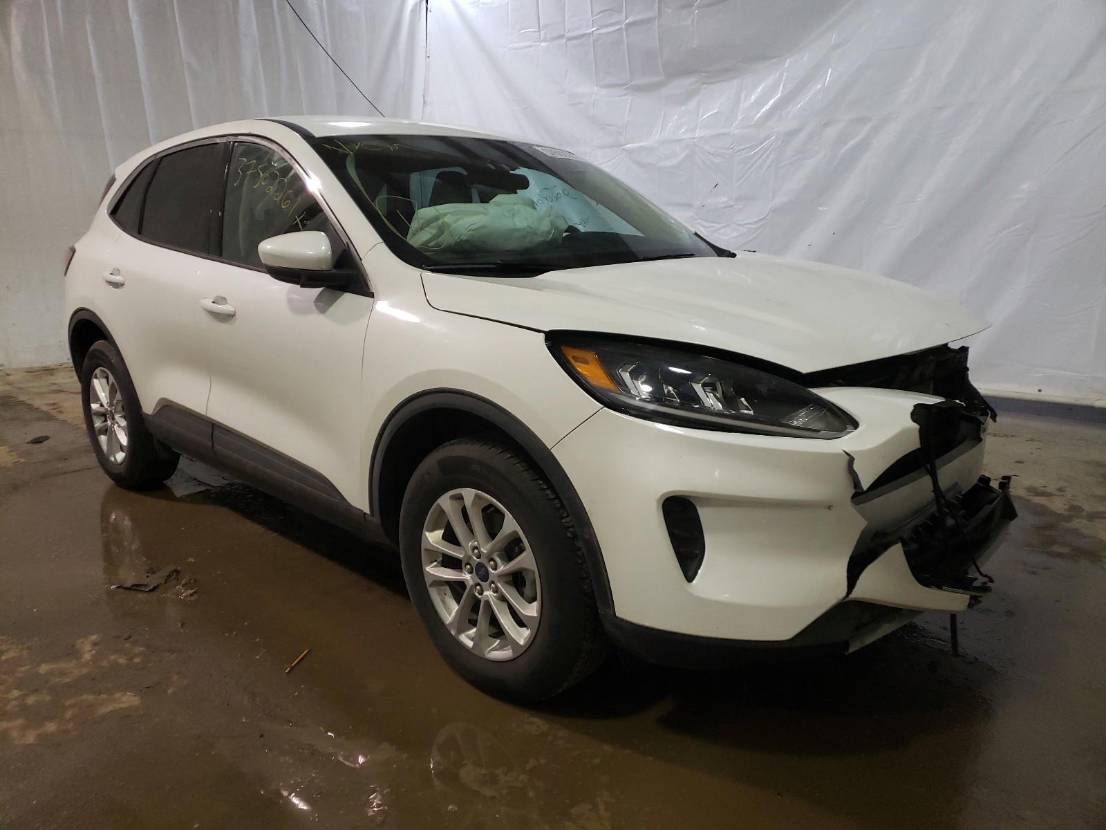 FORD ESCAPE SE 2020 with VIN 1FMCU9G61LUA90574 - Photo from auction