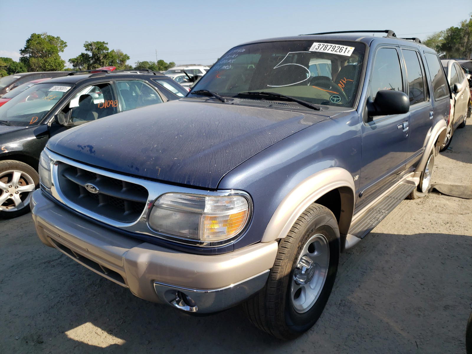 Photo 2 from auction – 2000 FORD EXPLORER E with VIN 1FMDU64P3YZA74919