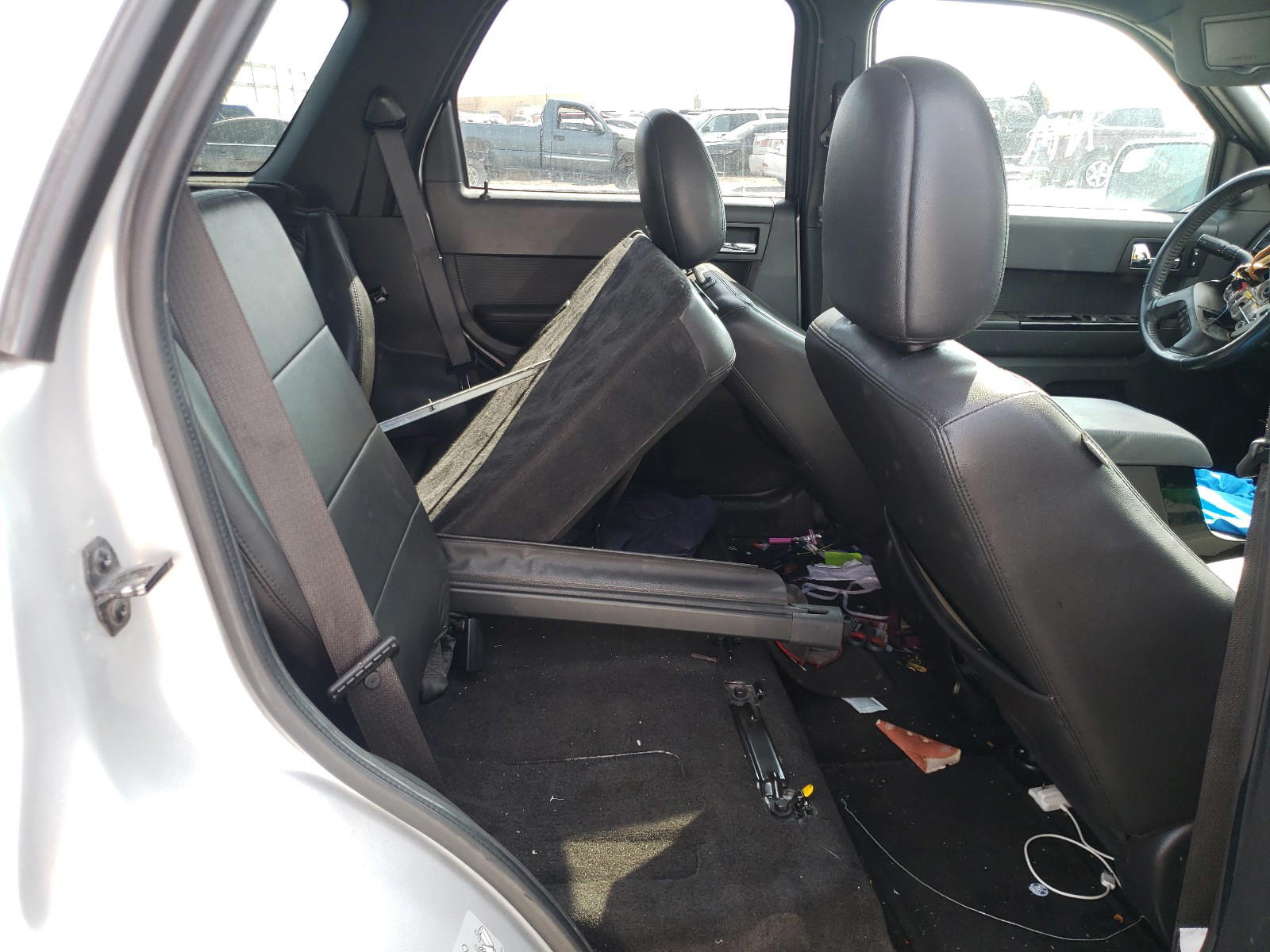 Photo 6 from auction – 2011 FORD ESCAPE LIM with VIN 1FMCU0EG4BKB65026