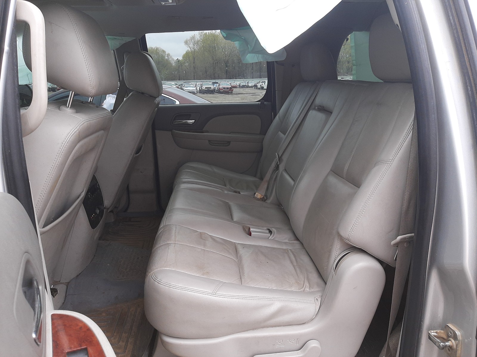 Photo 6 from auction – 2014 CHEVROLET SUBURBAN C with VIN 1GNSCJE02ER198525
