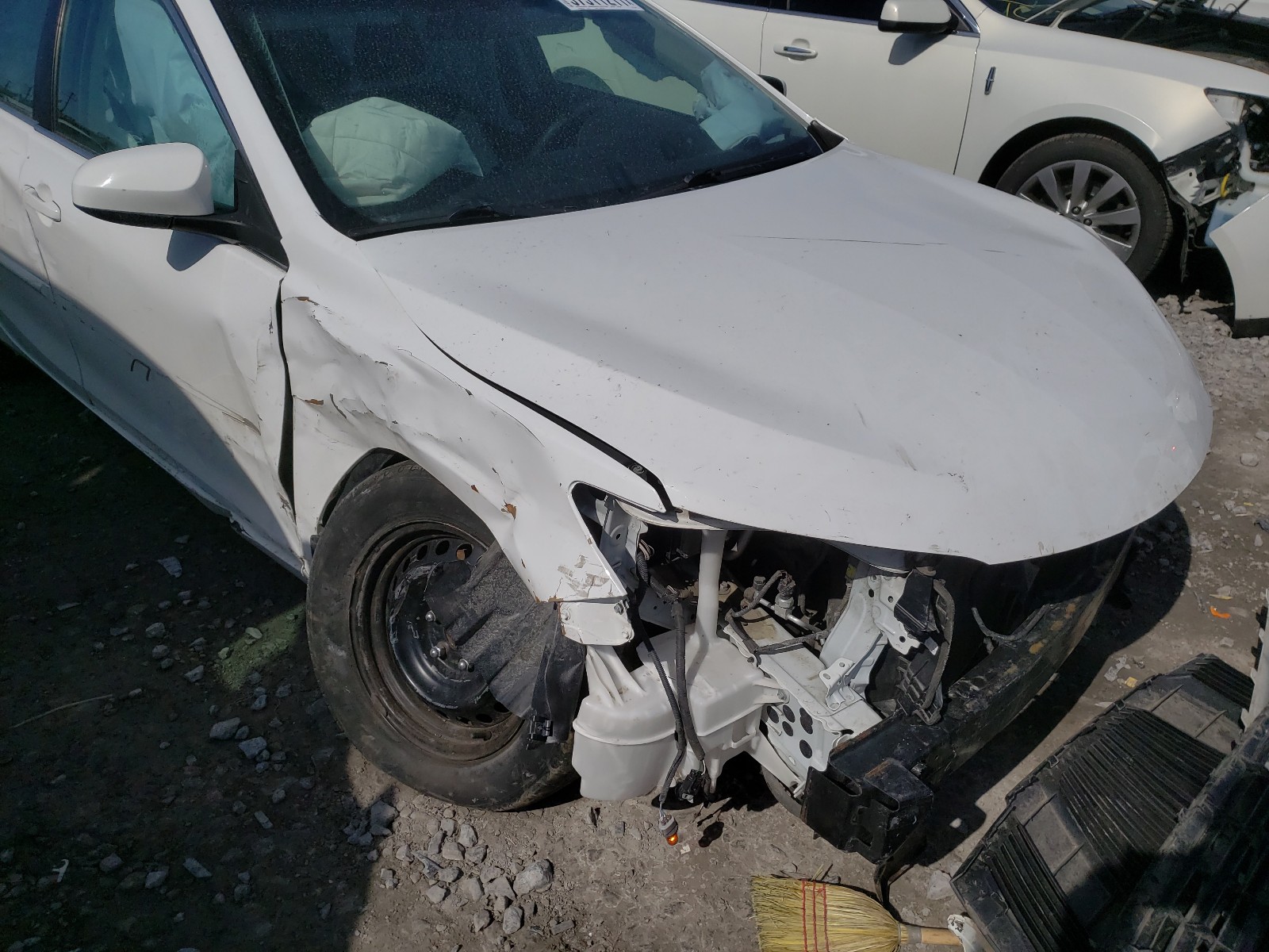 Photo 9 from auction – 2017 TOYOTA CAMRY LE with VIN 4T1BF1FK3HU644081