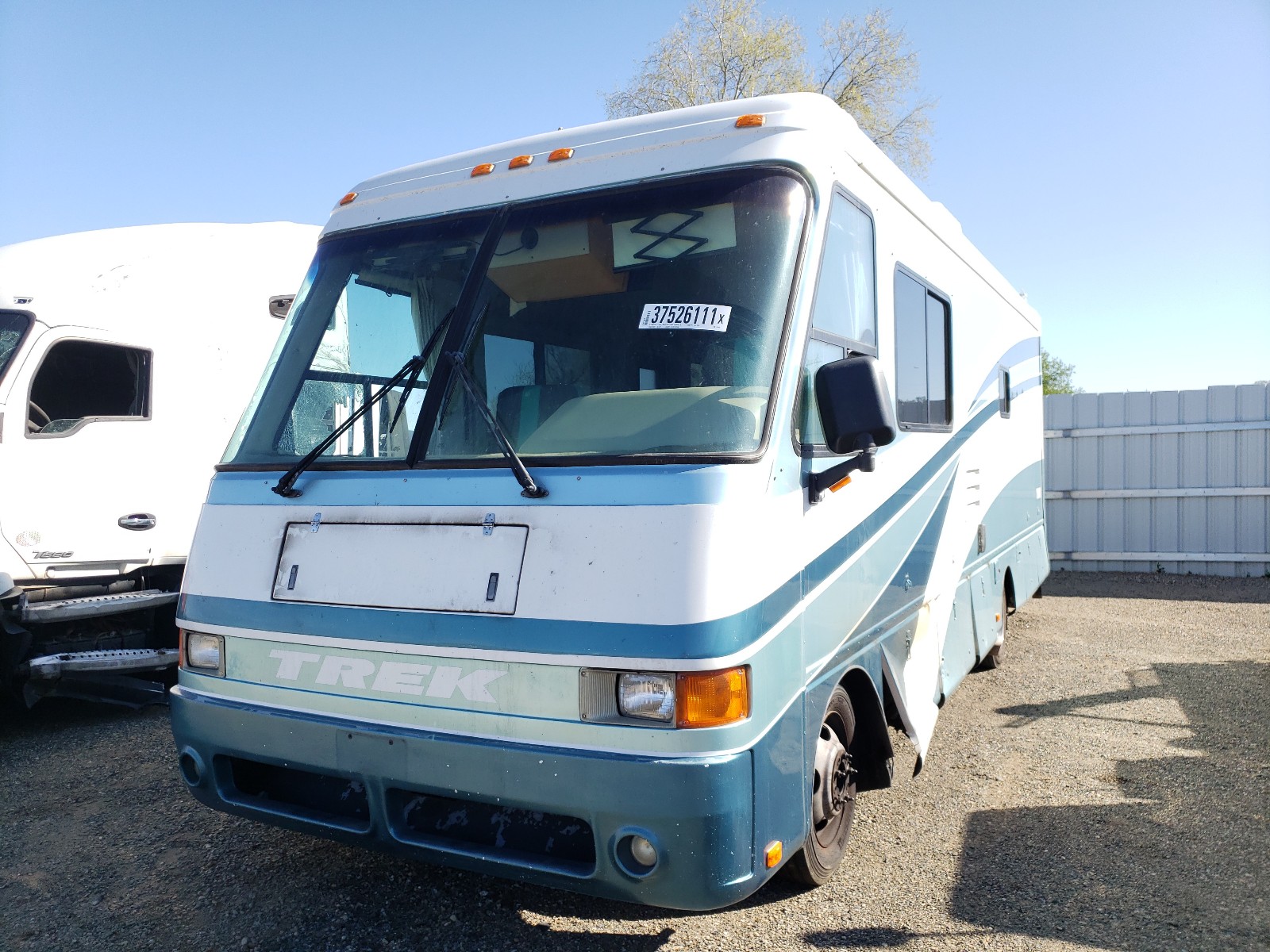 Zdjęcie 2 z aukcji – 2001 SAFA MOTORHOME z VIN 5B4LP37J0Y3318595