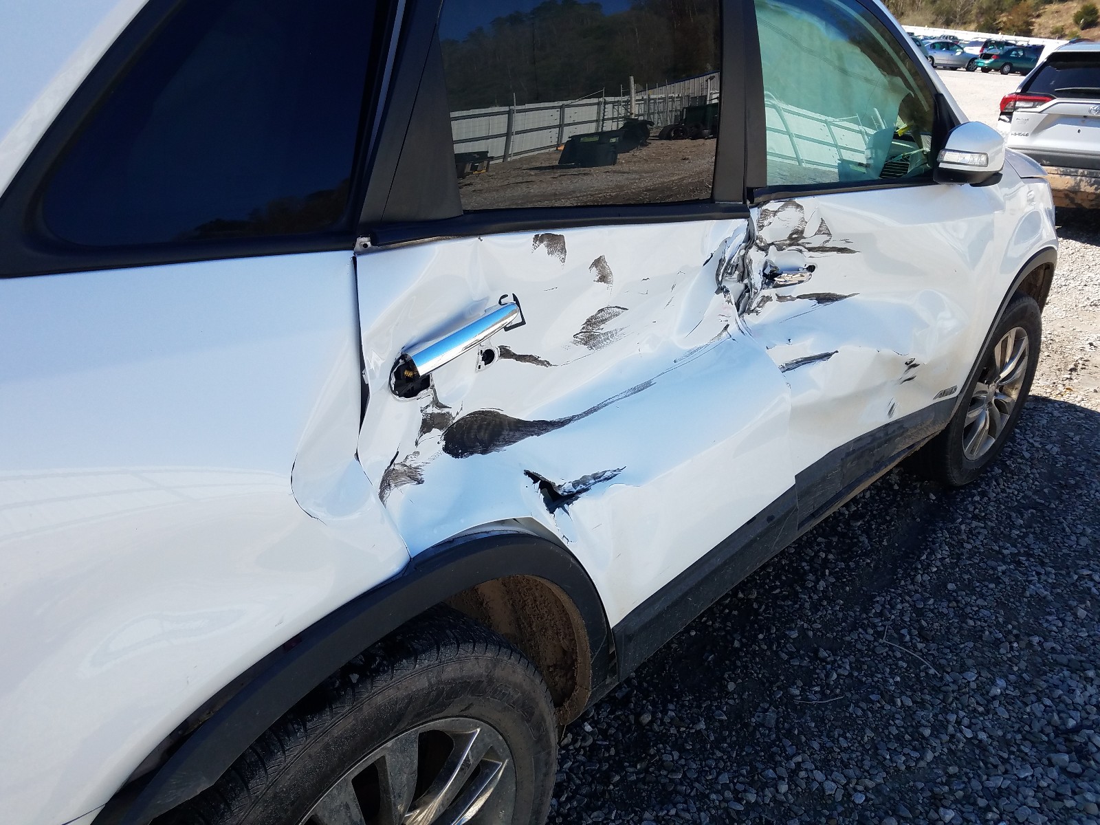 Photo 9 from auction – 2011 KIA SORENTO EX with VIN 5XYKUDA2XBG033394