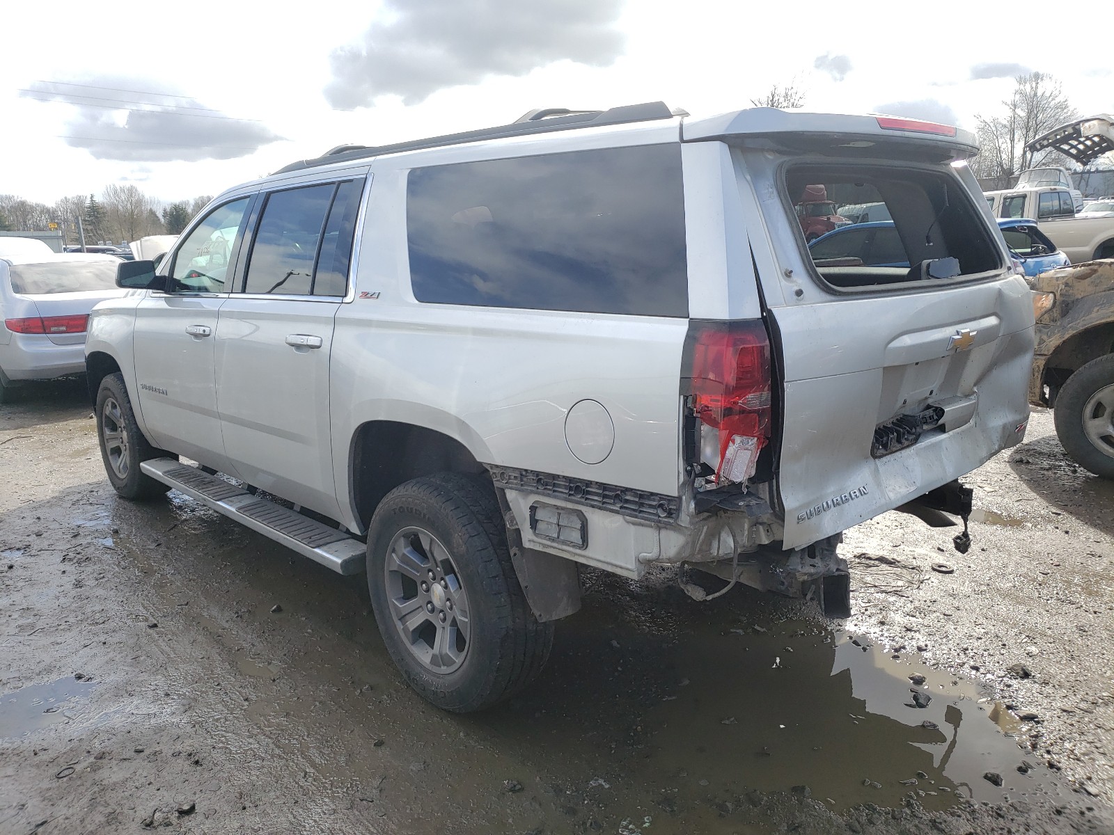 Photo 3 from auction – 2016 CHEVROLET SUBURBAN K with VIN 1GNSKHKC1GR259053